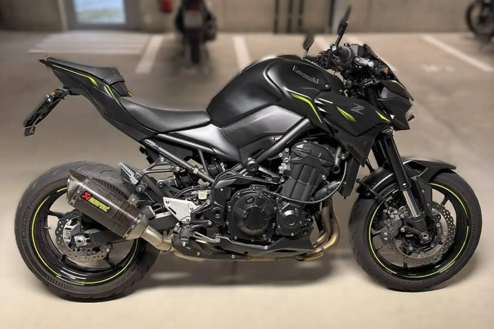 Kawasaki Z 900 Zwart - 2