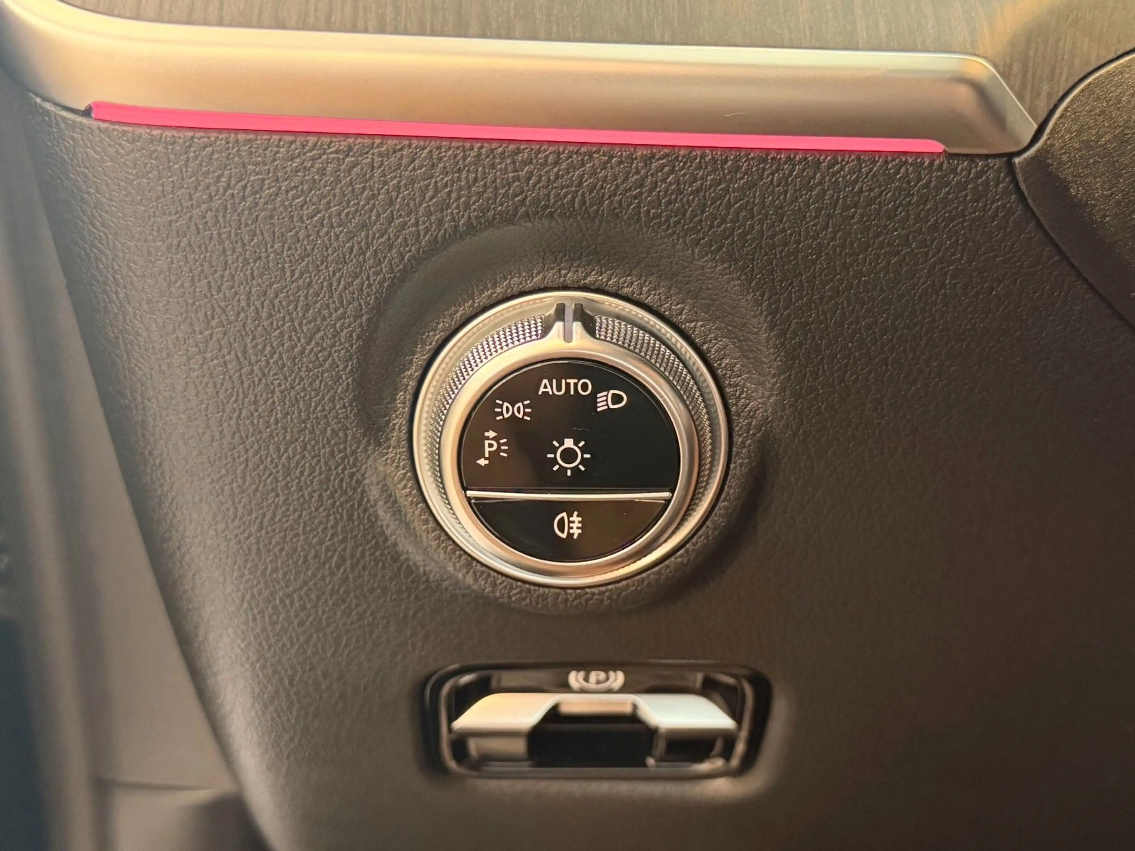 Mercedes-Benz C 300 d T Avantg. 9G-Tr. P-SHD LED AHK DAB Distr. — photo 16