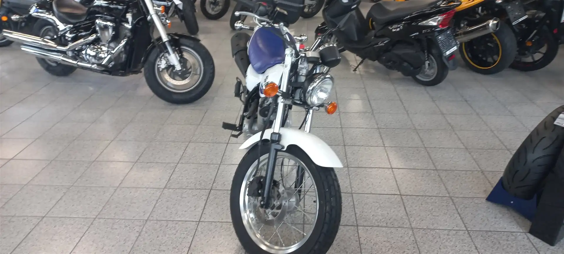 Suzuki VanVan 125 Weiß - 2