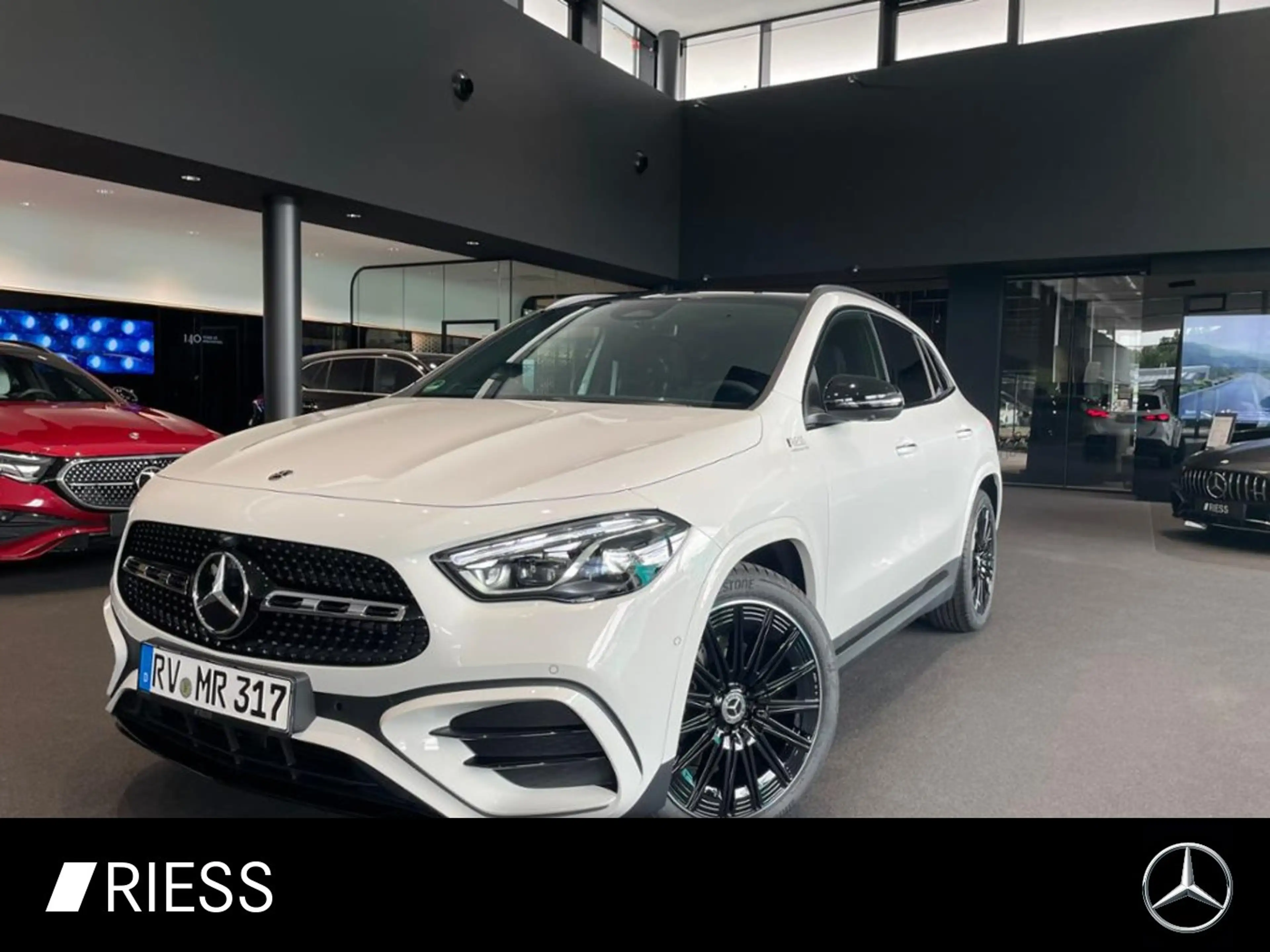 Mercedes-Benz GLA 200 AMG+PANO+AHK+TOWKL+MULTIBEAM+KEYL+360°+
