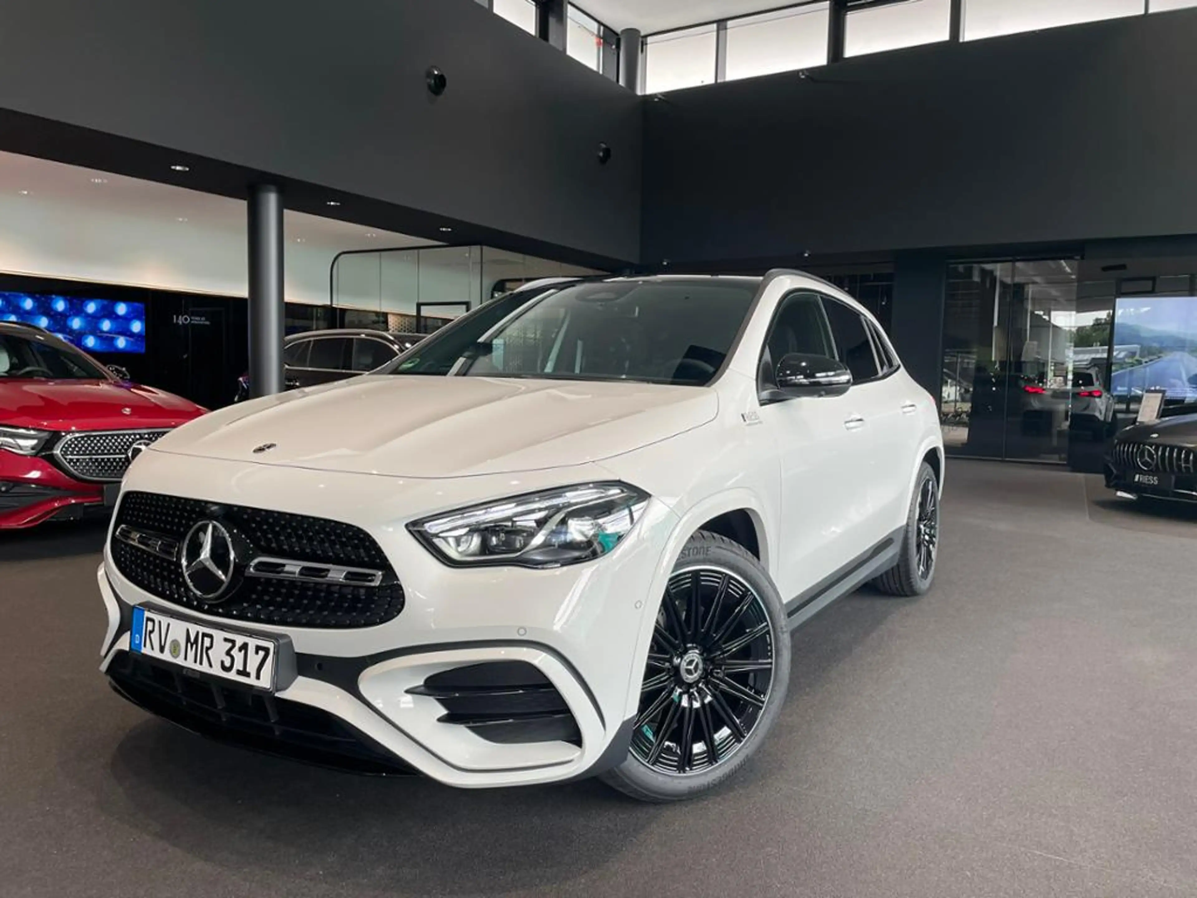 Mercedes-Benz GLA 200 AMG+PANO+AHK+TOWKL+MULTIBEAM+KEYL+360°+ — photo 2