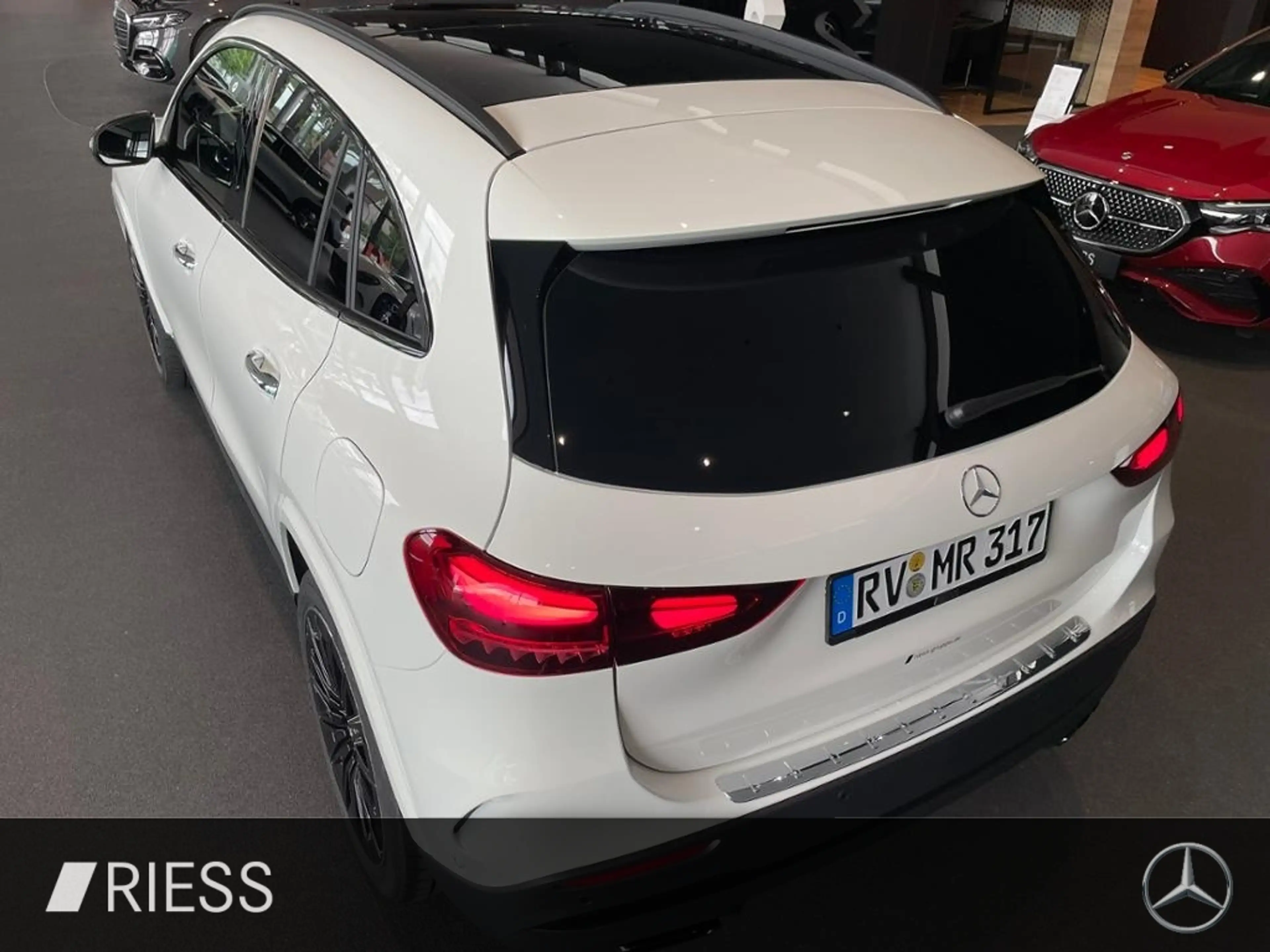 Mercedes-Benz GLA 200 AMG+PANO+AHK+TOWKL+MULTIBEAM+KEYL+360°+ — photo 7