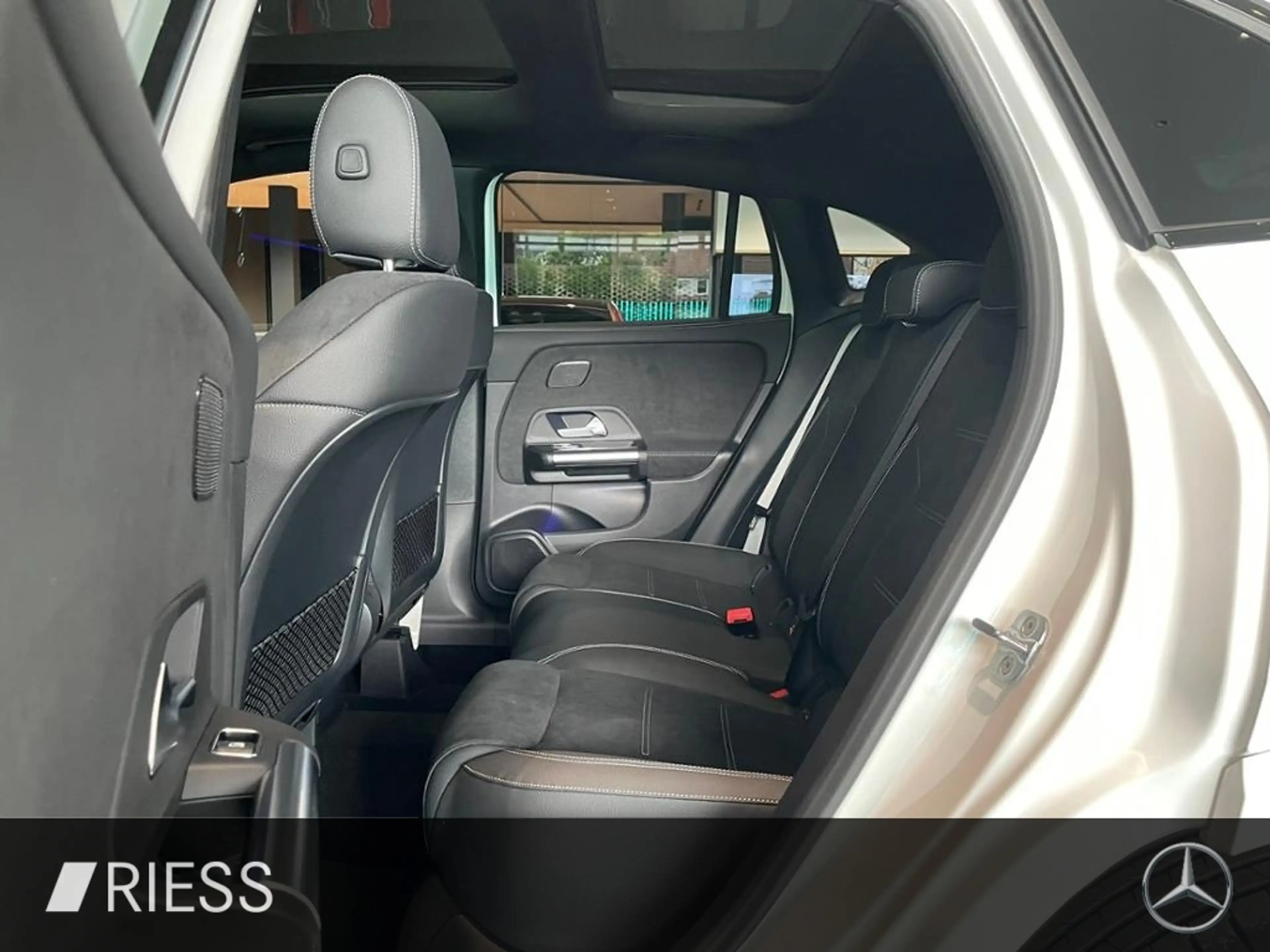 Mercedes-Benz GLA 200 AMG+PANO+AHK+TOWKL+MULTIBEAM+KEYL+360°+ — photo 5