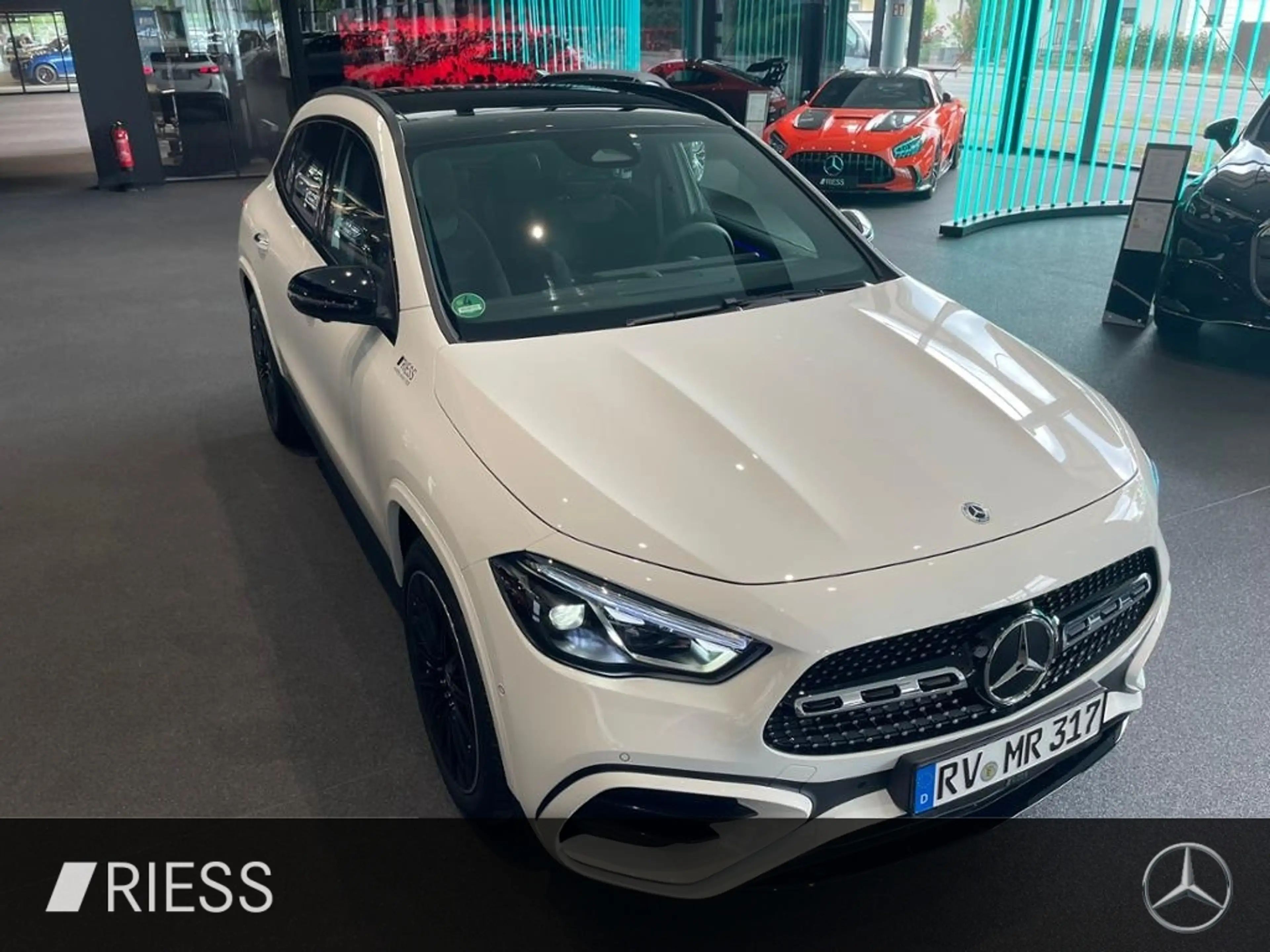 Mercedes-Benz GLA 200 AMG+PANO+AHK+TOWKL+MULTIBEAM+KEYL+360°+ — photo 9