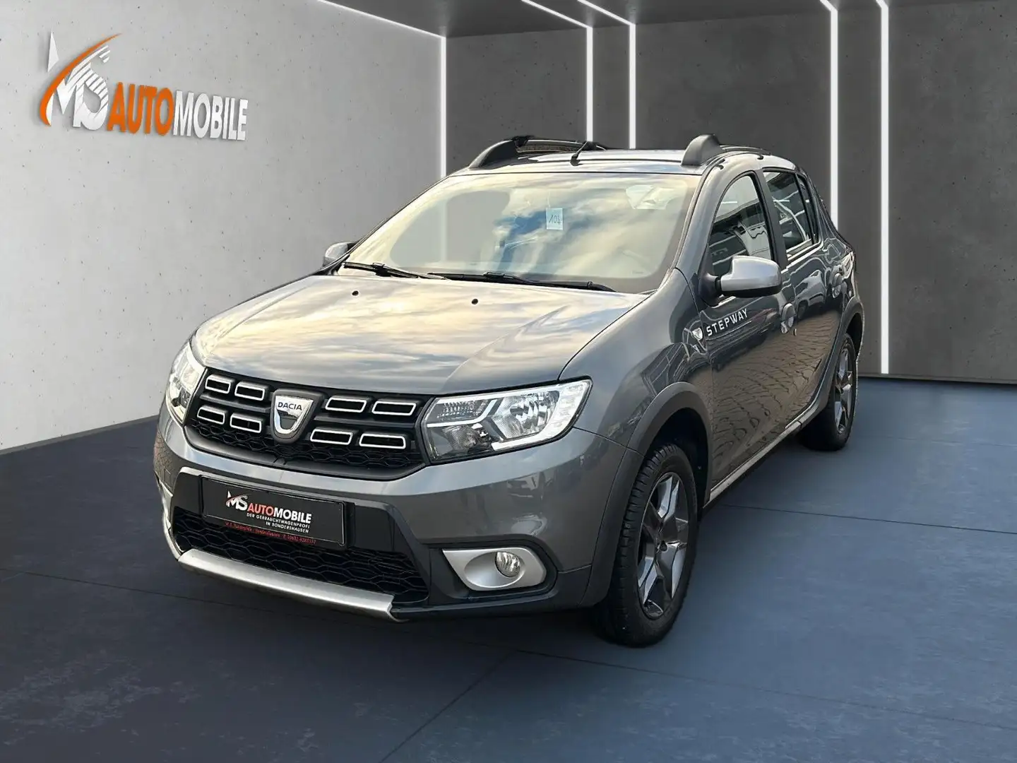 Dacia Sandero II Stepway Celebration+NAVI+KLIMA+PDC Grijs - 1