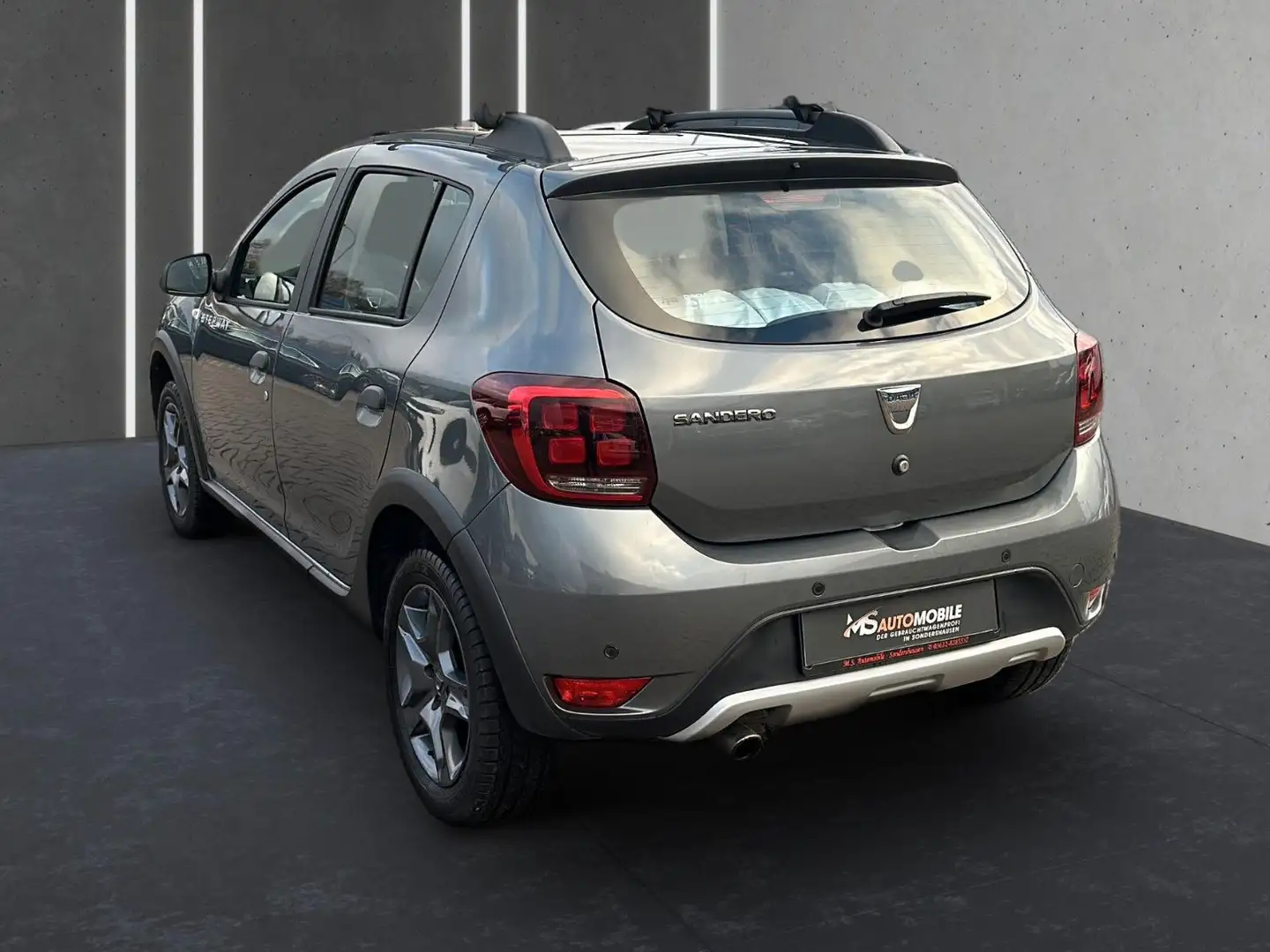 Dacia Sandero II Stepway Celebration+NAVI+KLIMA+PDC Grijs - 2