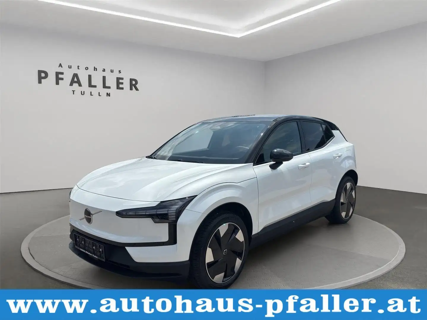 Volvo EX30 Single Motor Extended Range 69kWh Plus Blanc - 1