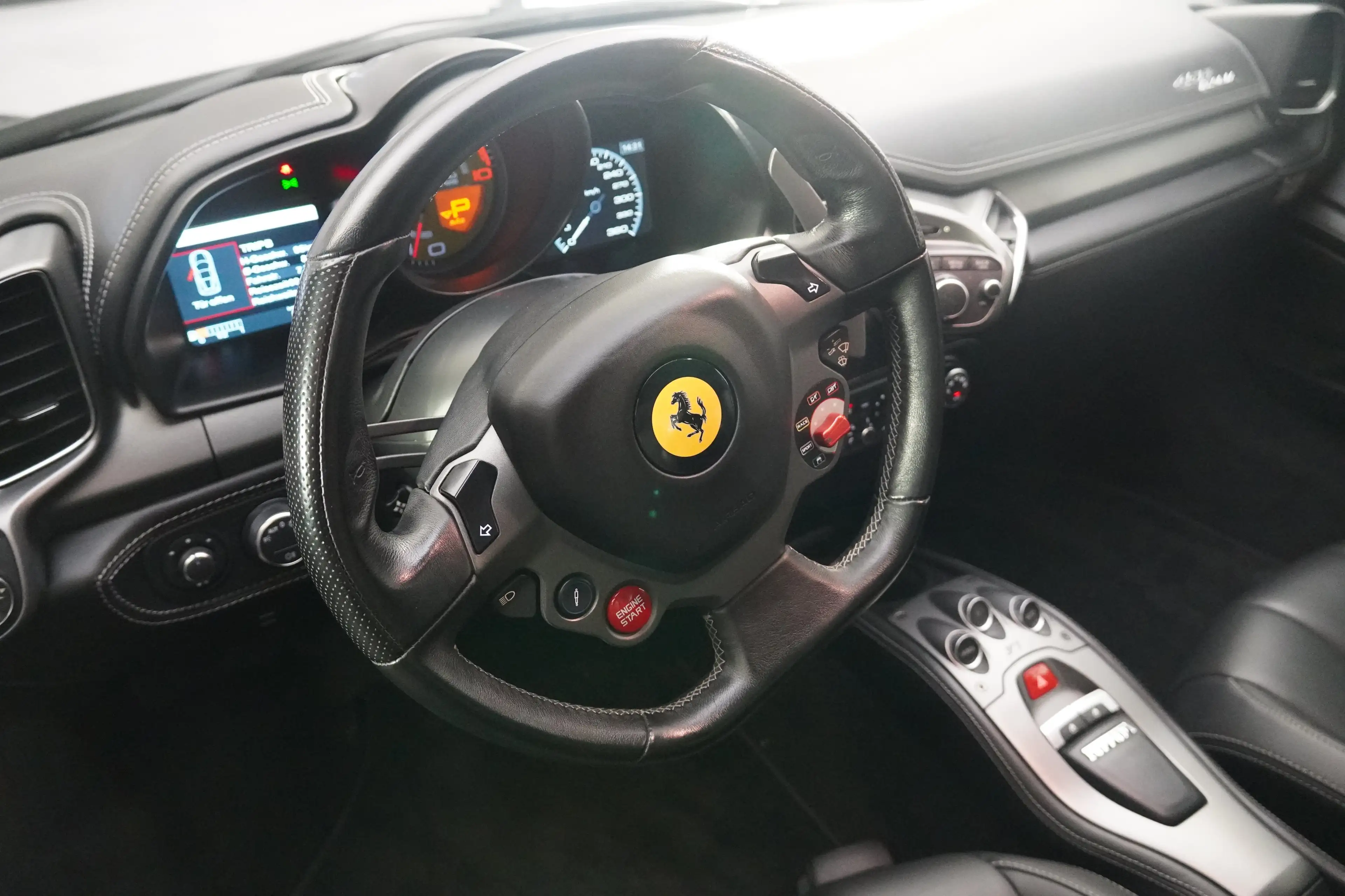 Ferrari 458 Italia — photo 10