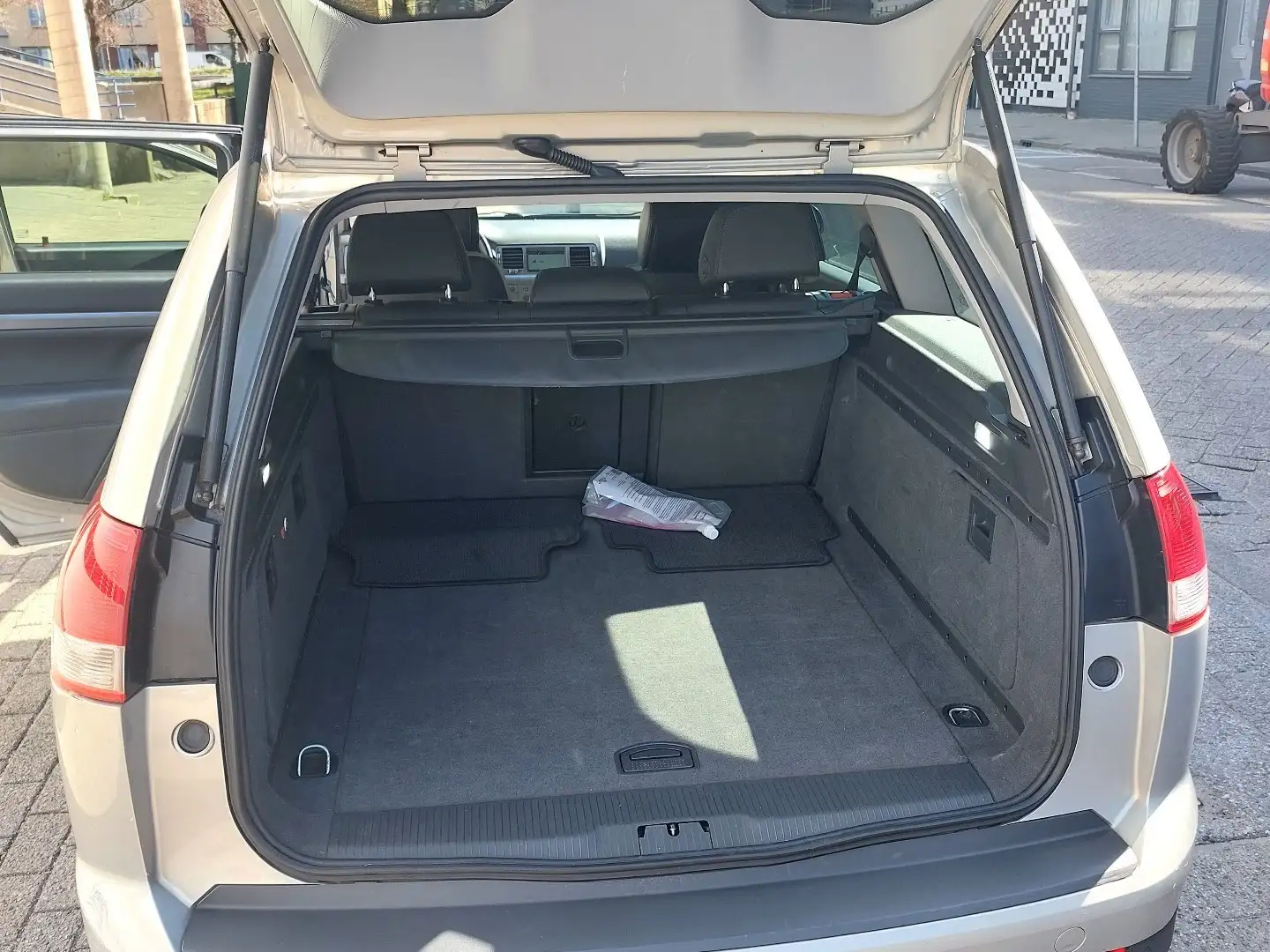 Opel Vectra 2.2-16V Executive Grijs - 2