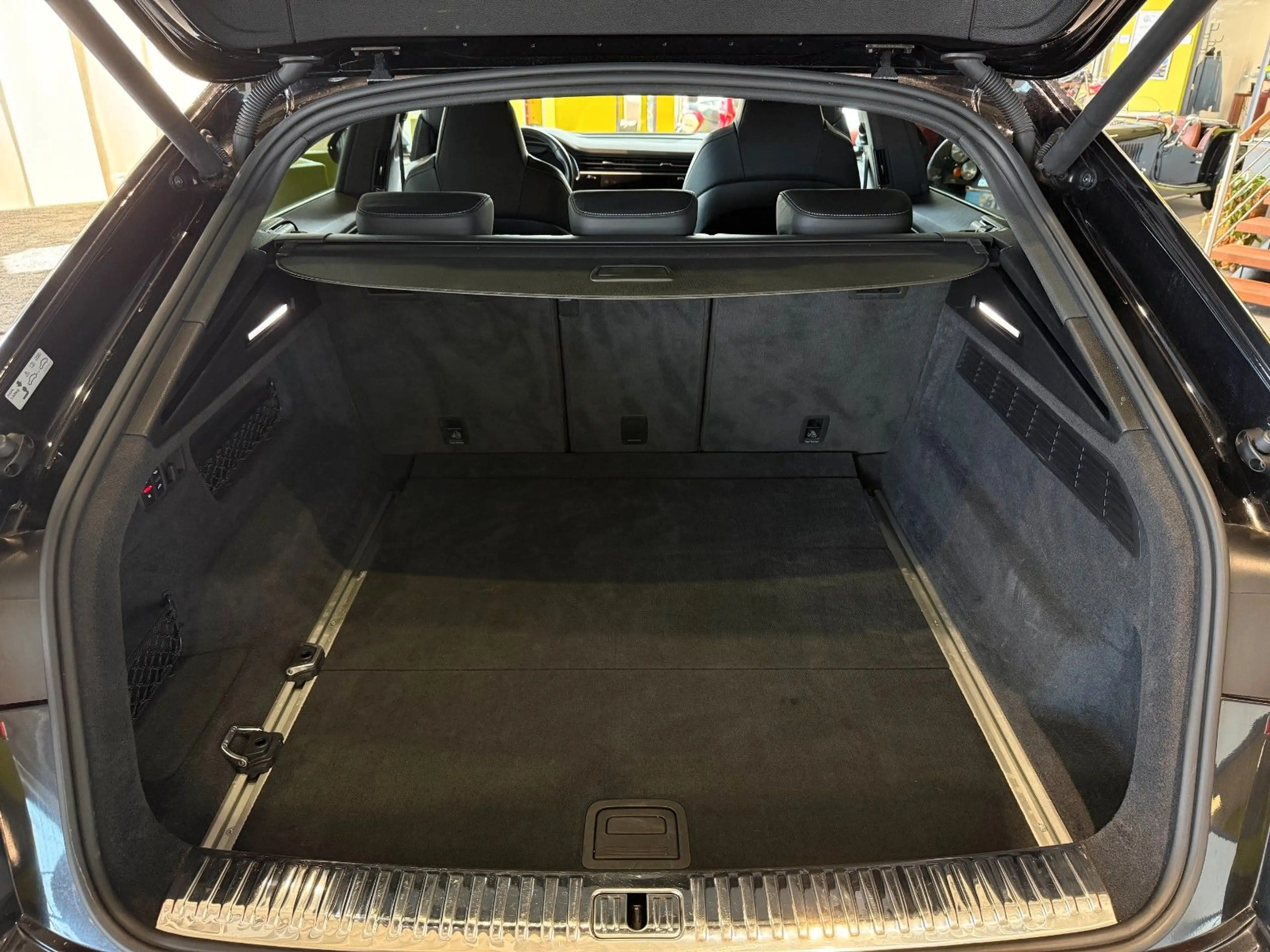 Audi SQ8 4.0 TDI quattro*HUD*SHZ*360°*Ambiente*Sound* — photo 6