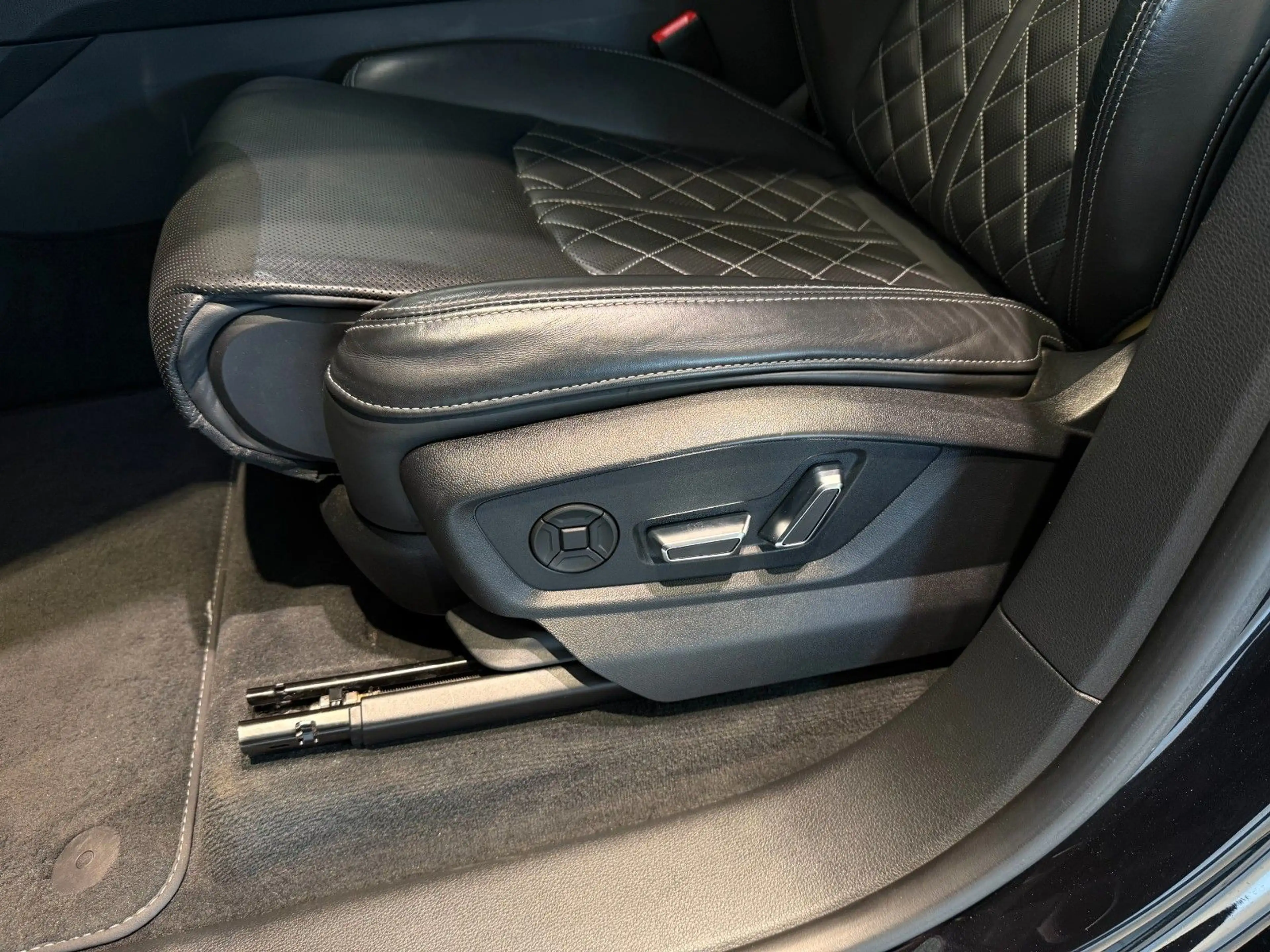 Audi SQ8 4.0 TDI quattro*HUD*SHZ*360°*Ambiente*Sound* — photo 13