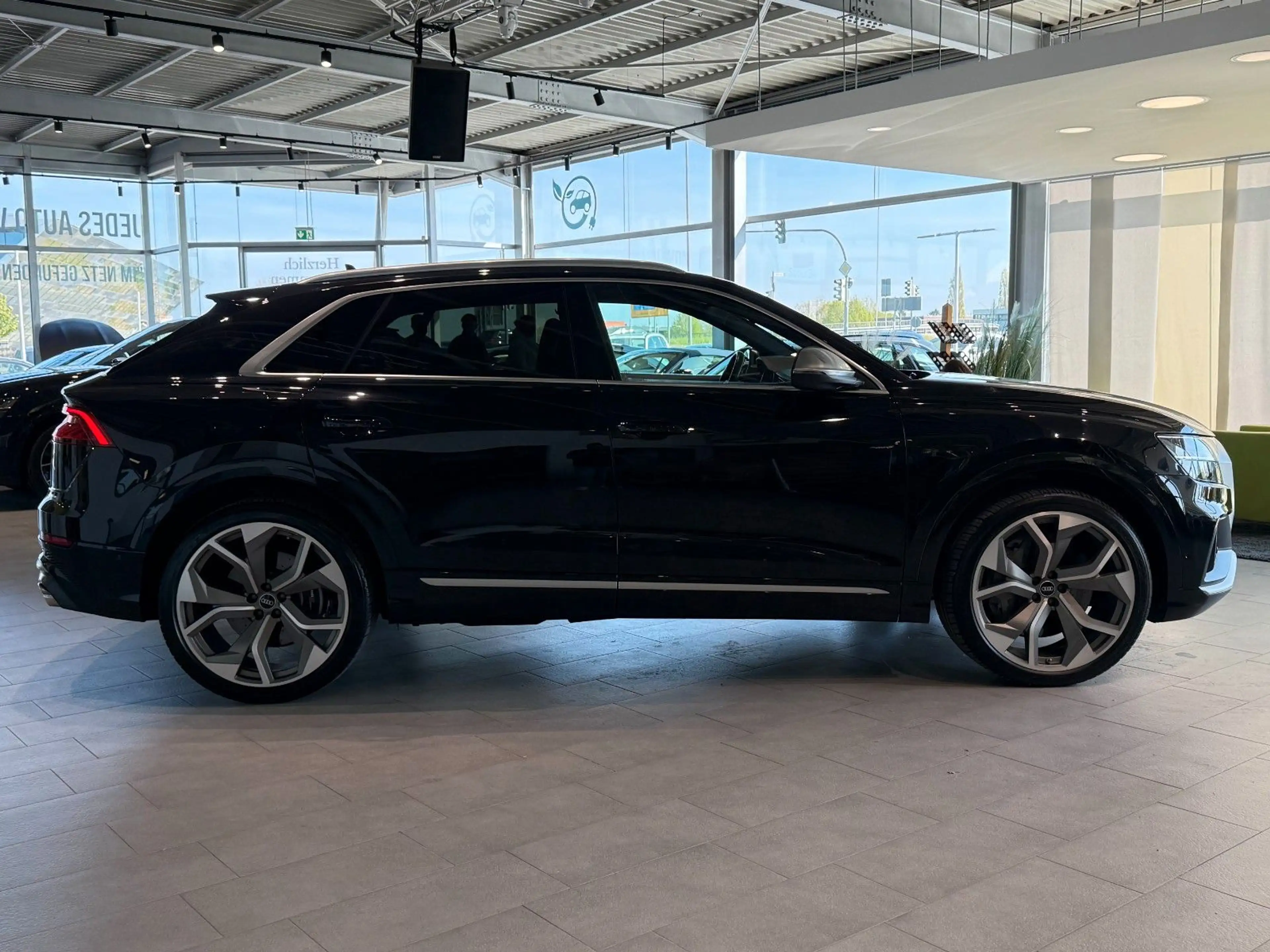 Audi SQ8 4.0 TDI quattro*HUD*SHZ*360°*Ambiente*Sound* — photo 9
