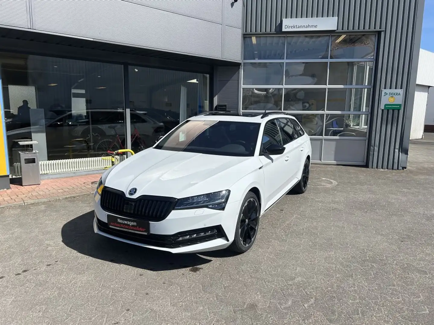 Skoda Superb Combi 2.0 TDI DSG Sportline+Busin.Columbus+SOFORT Bílá - 2