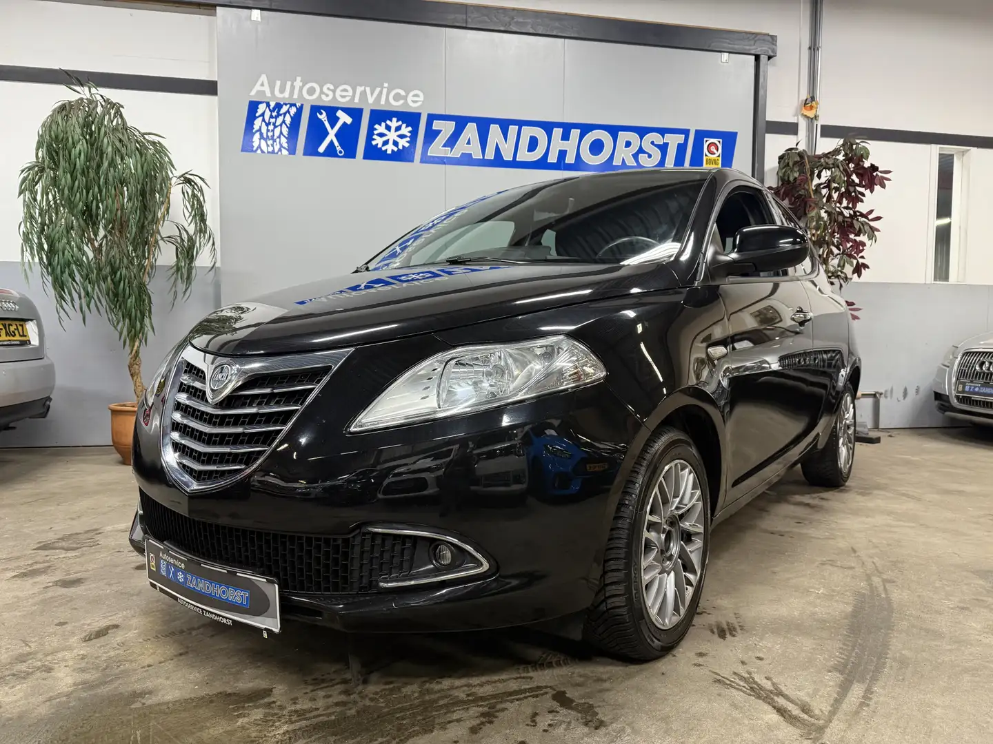 Lancia Ypsilon 0.9 TwinAir Gold Schwarz - 1