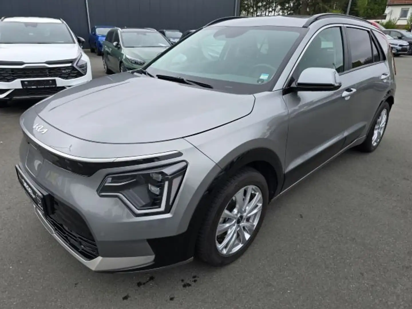 Kia Niro e-Niro Vision Komfort und Style Paket 64,8 Grau - 2