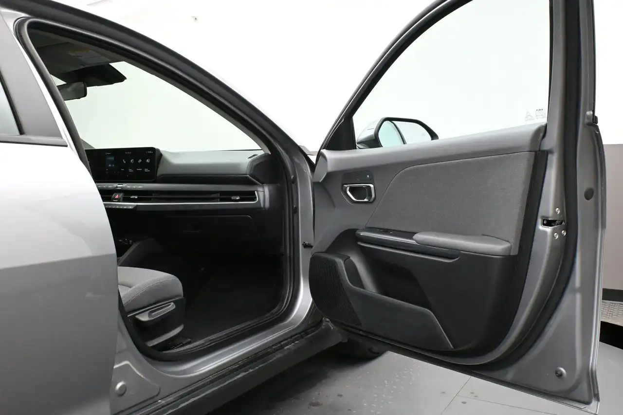 Kia K4 снимка Kia K4
