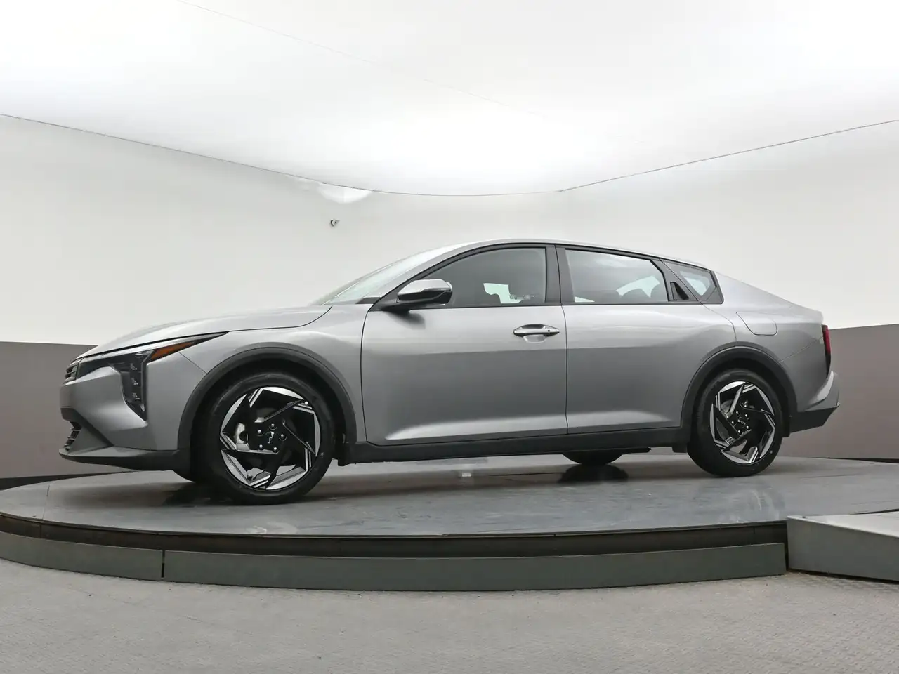 Kia K4 снимка Kia K4