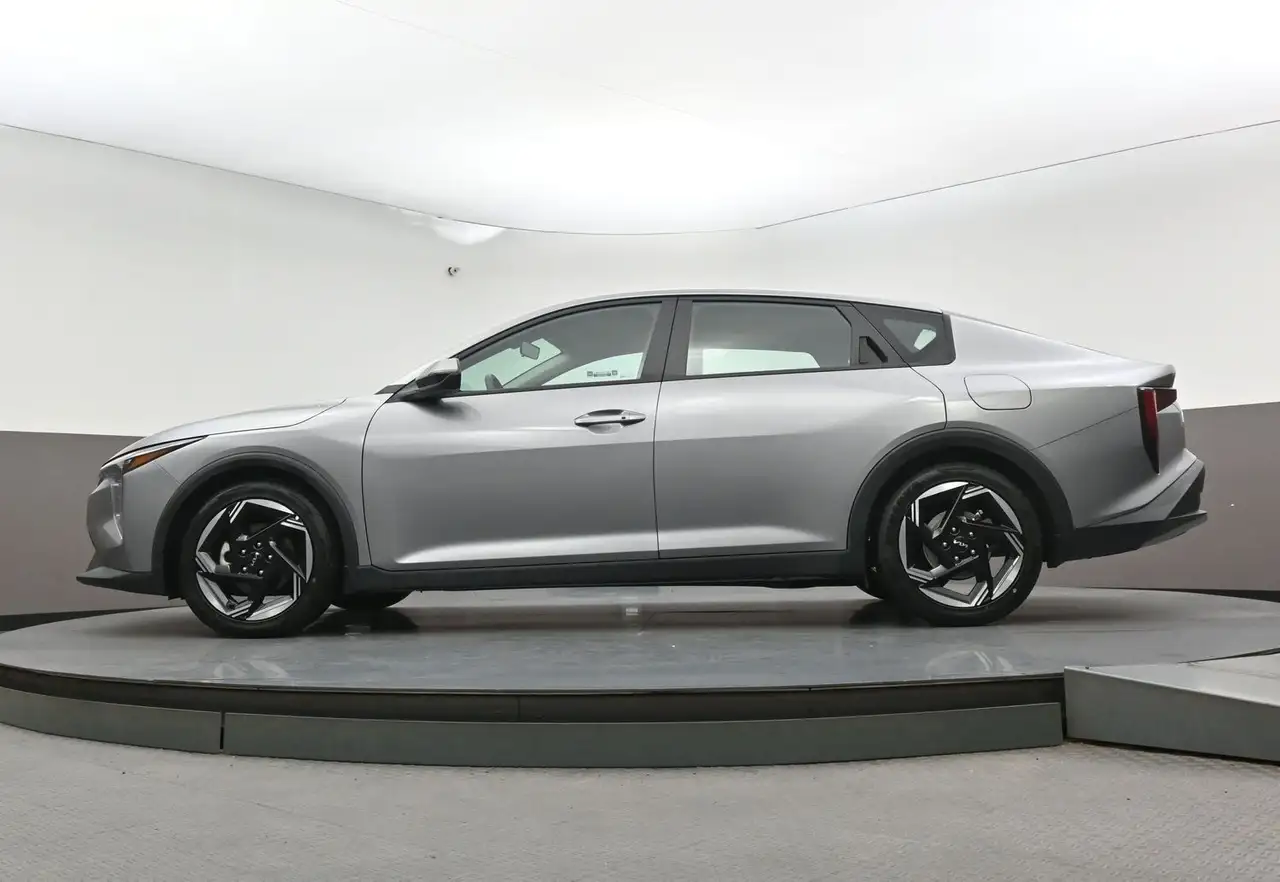 Kia K4 снимка Kia K4