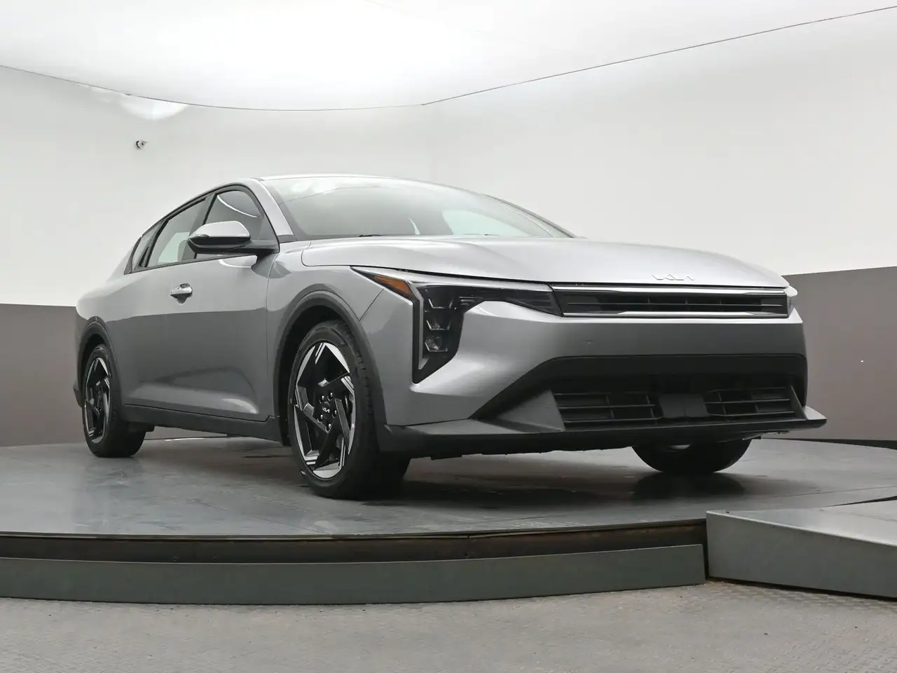 Kia K4 снимка Kia K4