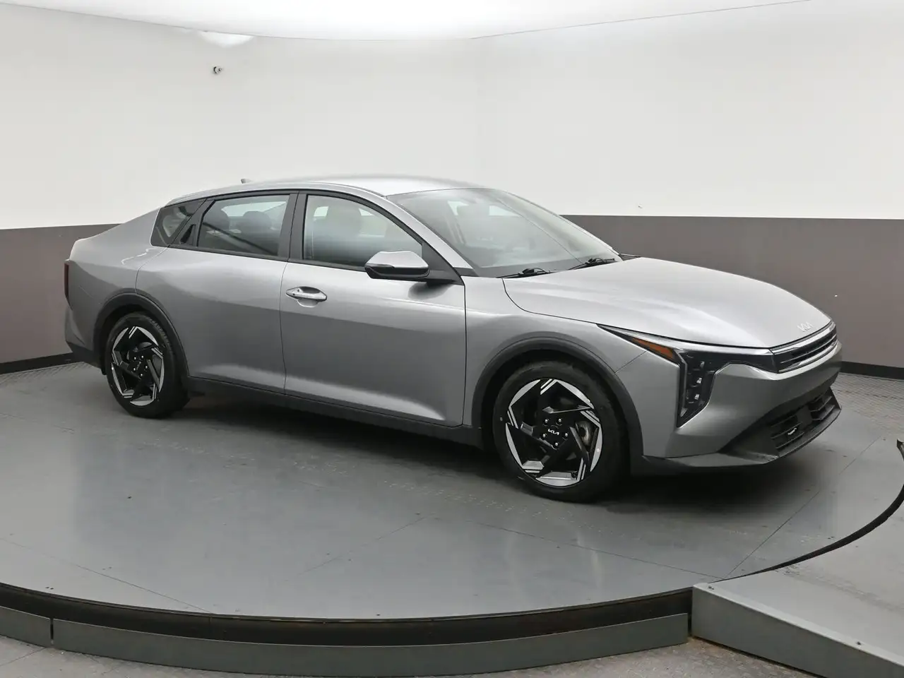 Kia K4 снимка Kia K4