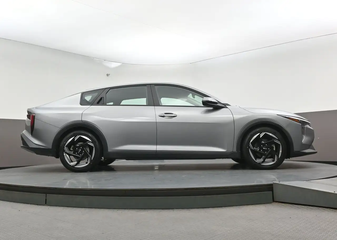 Kia K4 снимка Kia K4