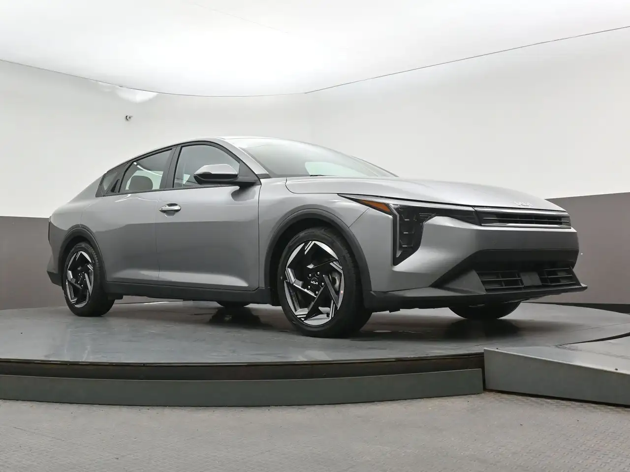 Kia K4 снимка Kia K4