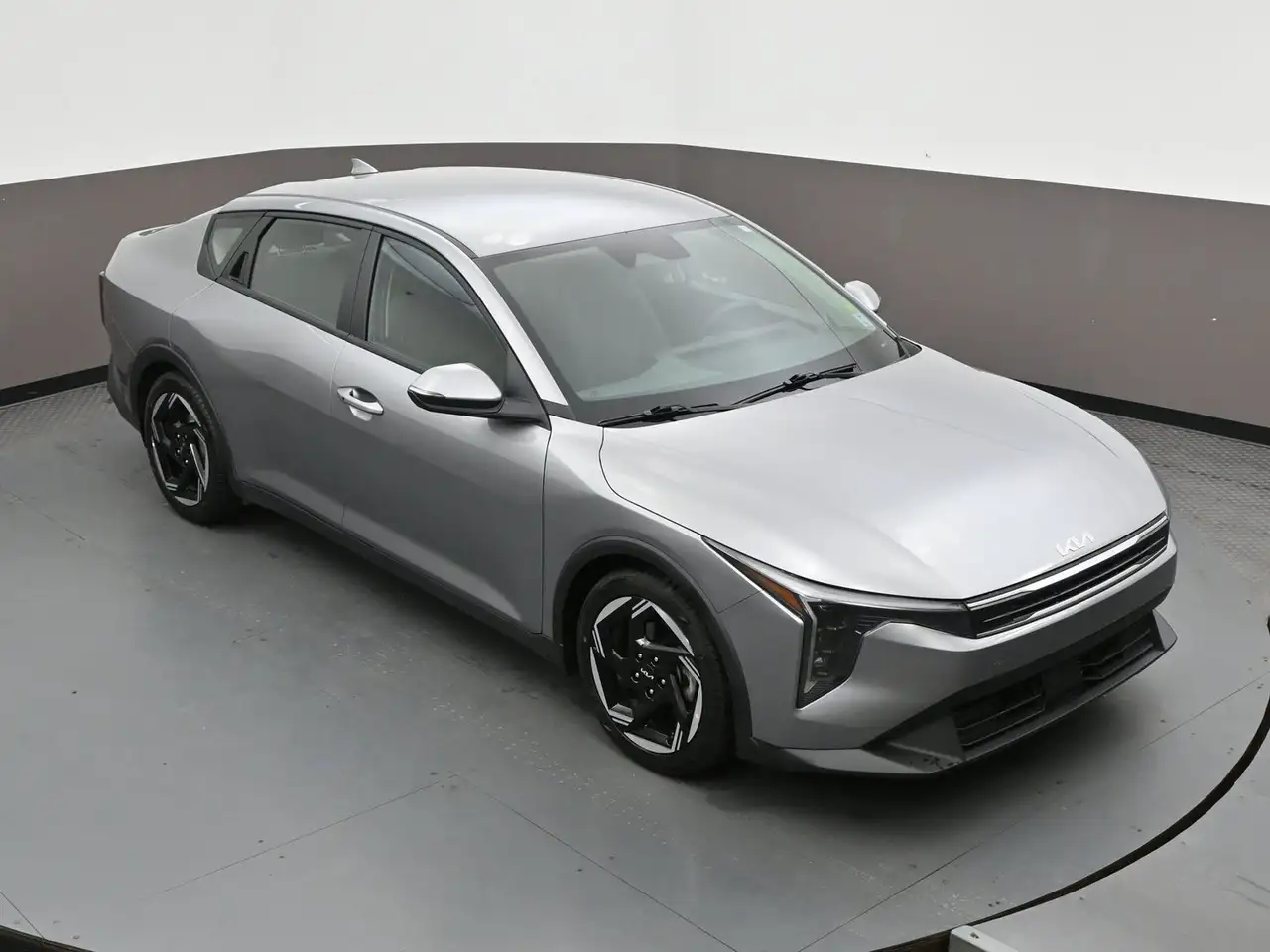 Kia K4 снимка Kia K4