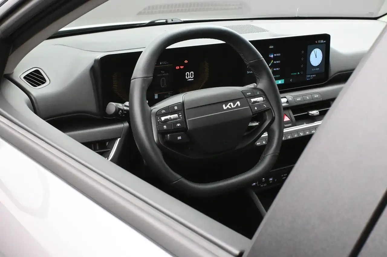 Kia K4 снимка Kia K4
