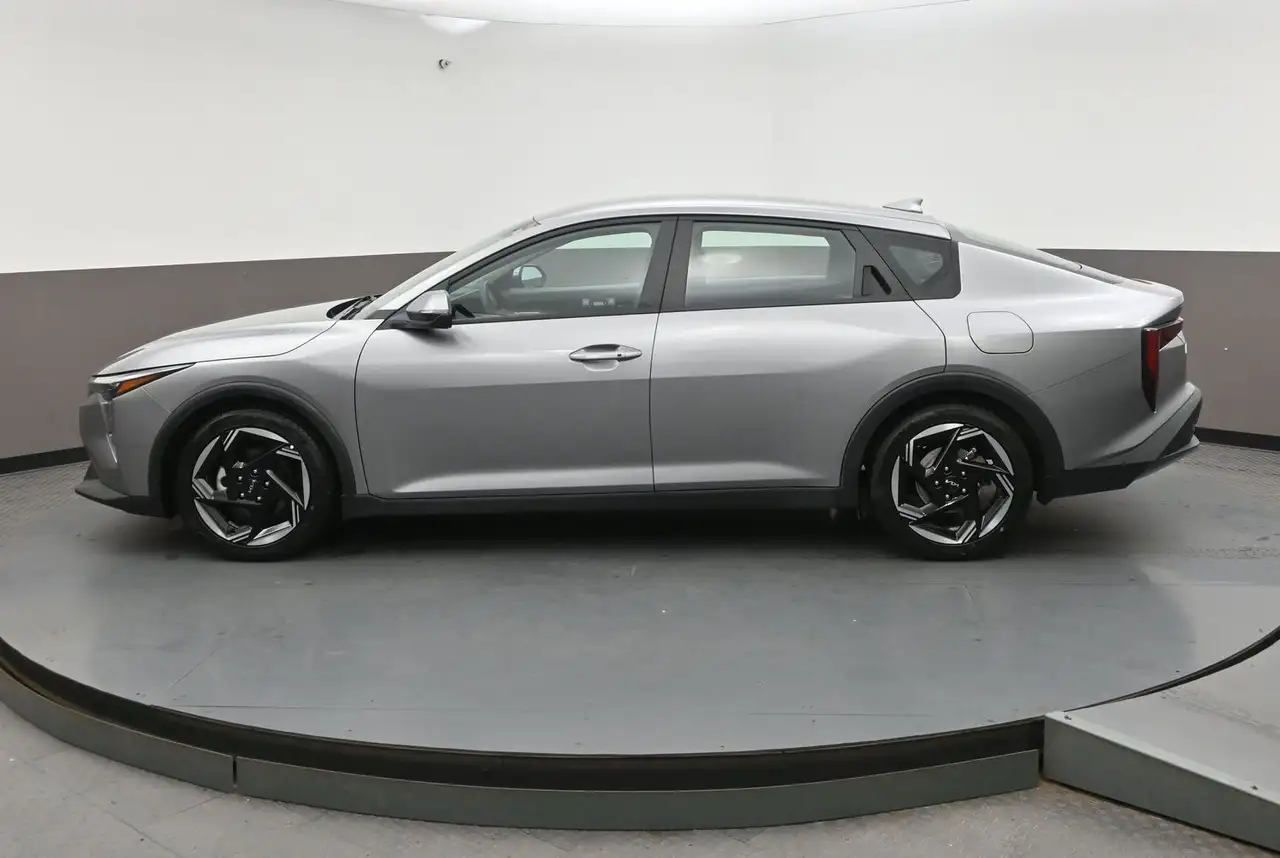 Kia K4 снимка Kia K4