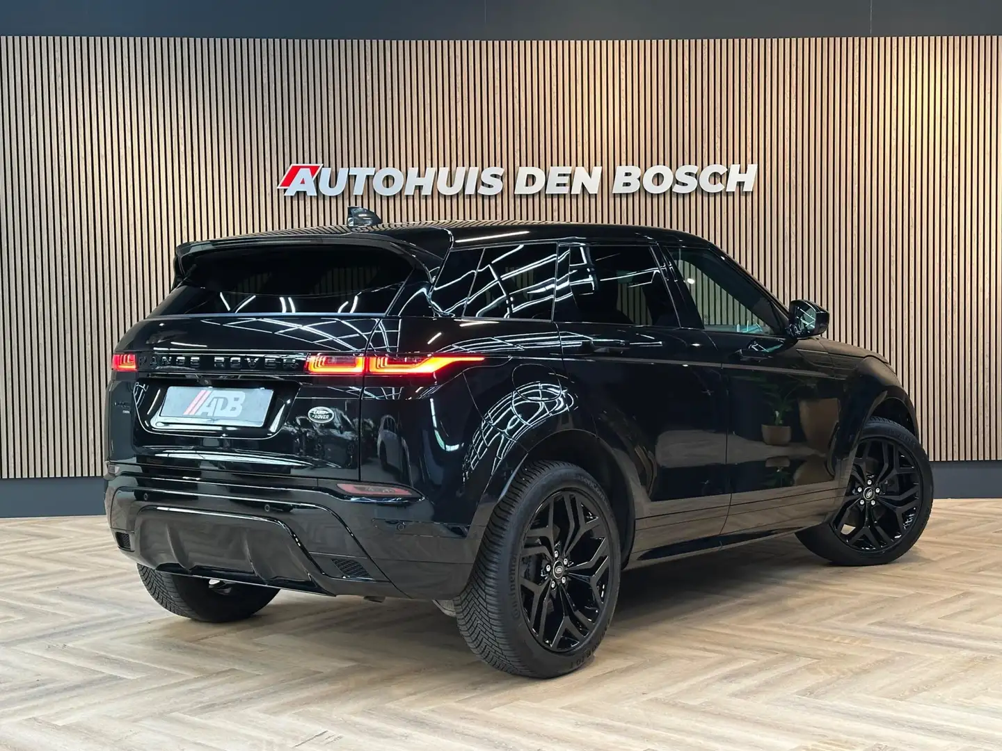 Land Rover Range Rover Evoque 1.5 P300e AWD R-Dynamic 309PK Zwart - 2