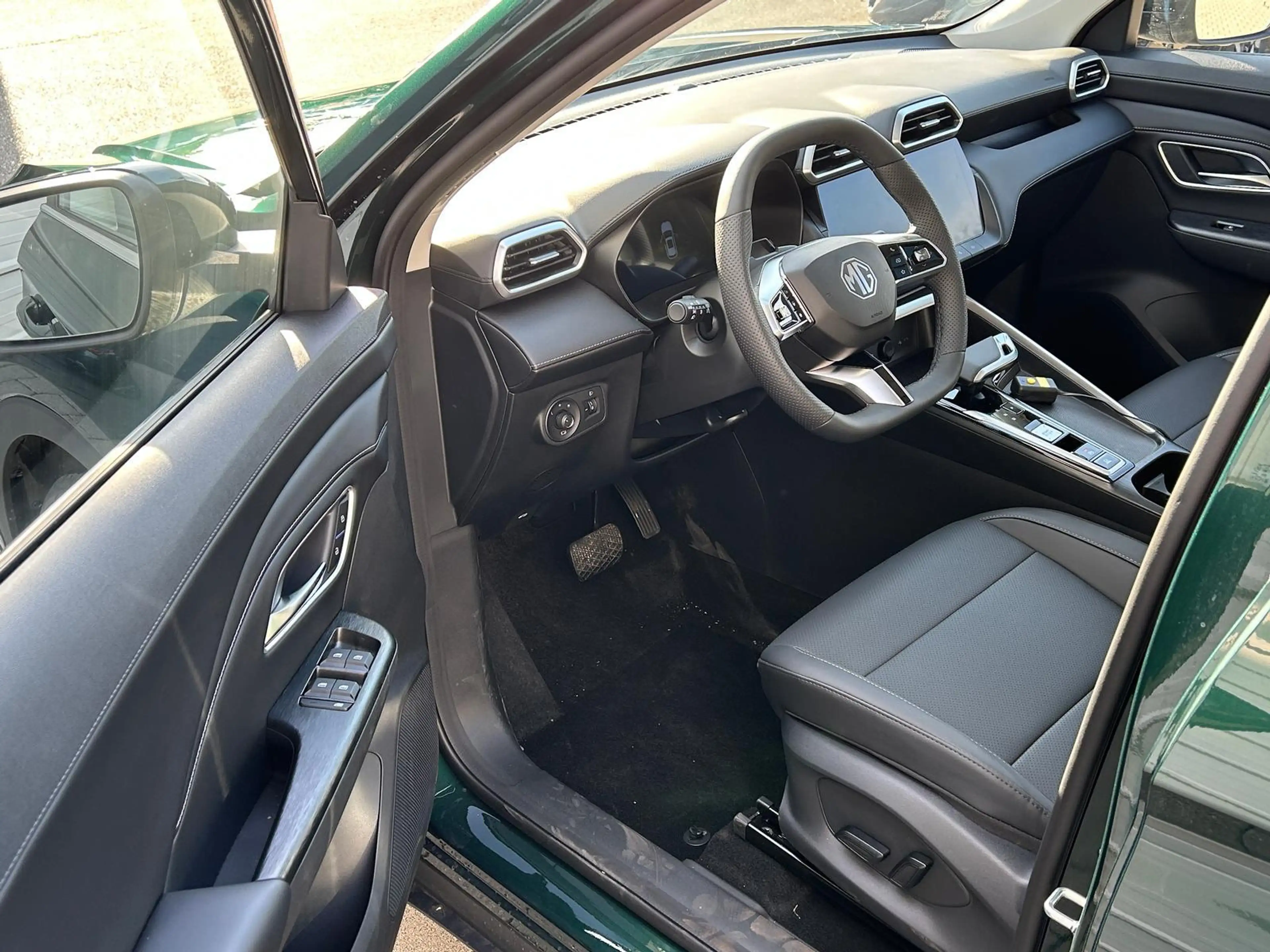 MG ZS Luxury HEV+ 197 PS MJ26 *Pano*Navi*Android Auto... — photo 6