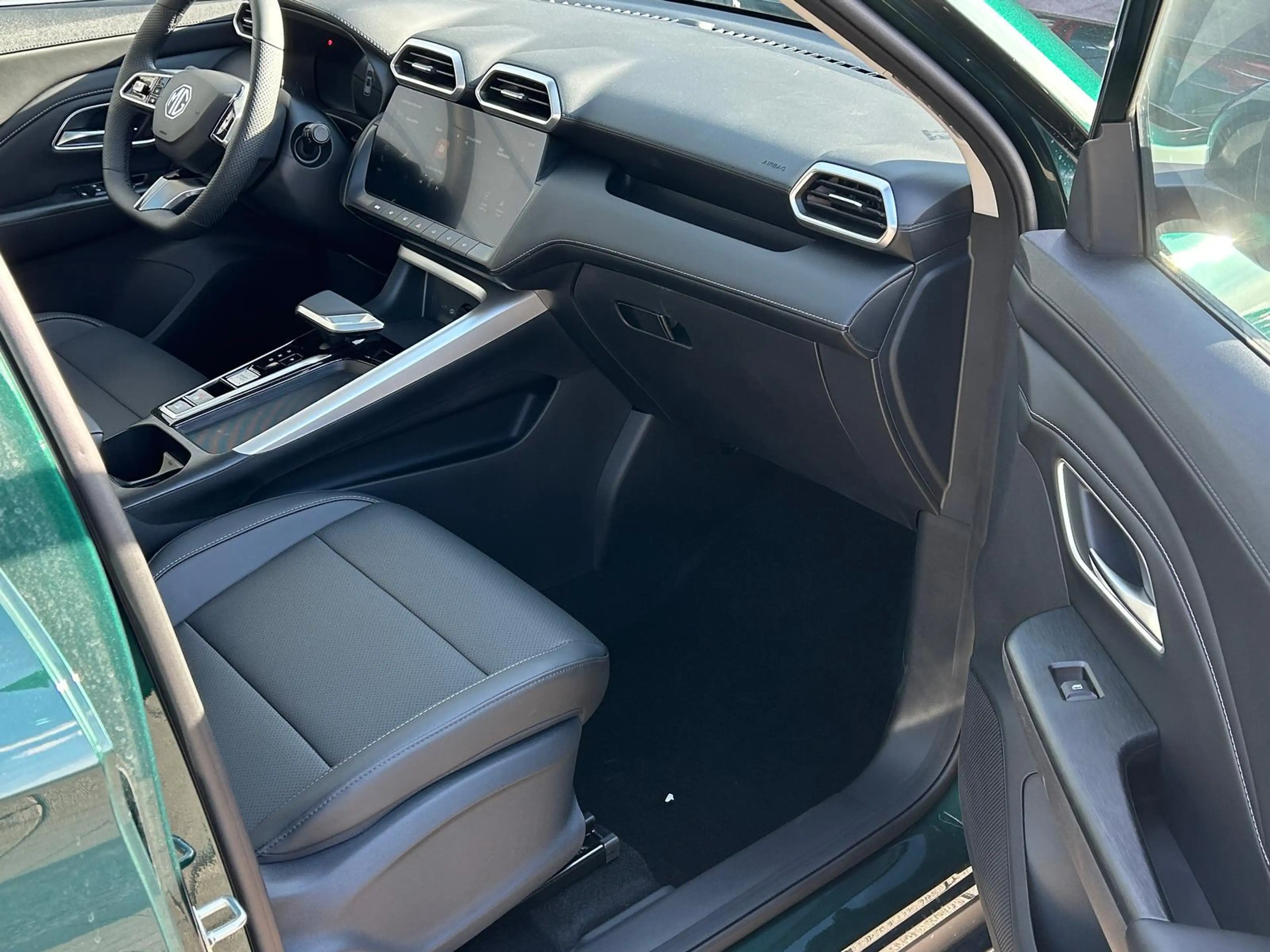 MG ZS Luxury HEV+ 197 PS MJ26 *Pano*Navi*Android Auto... — photo 11