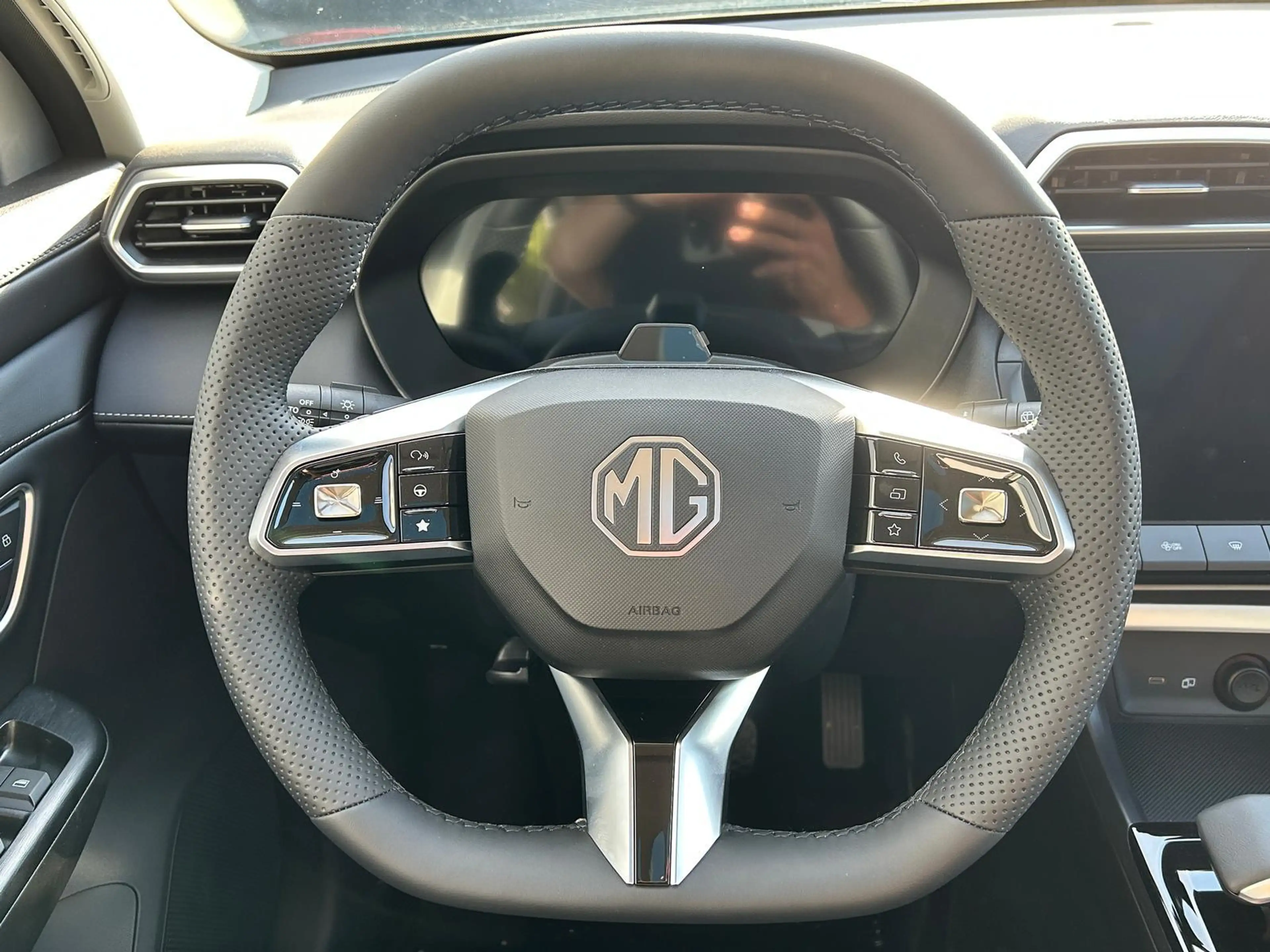MG ZS Luxury HEV+ 197 PS MJ26 *Pano*Navi*Android Auto... — photo 9