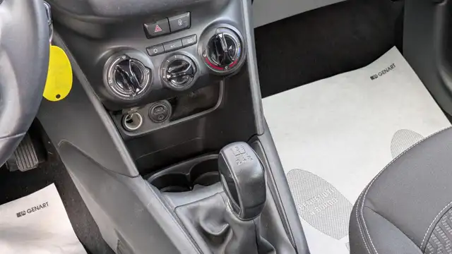 Peugeot 208 view 8