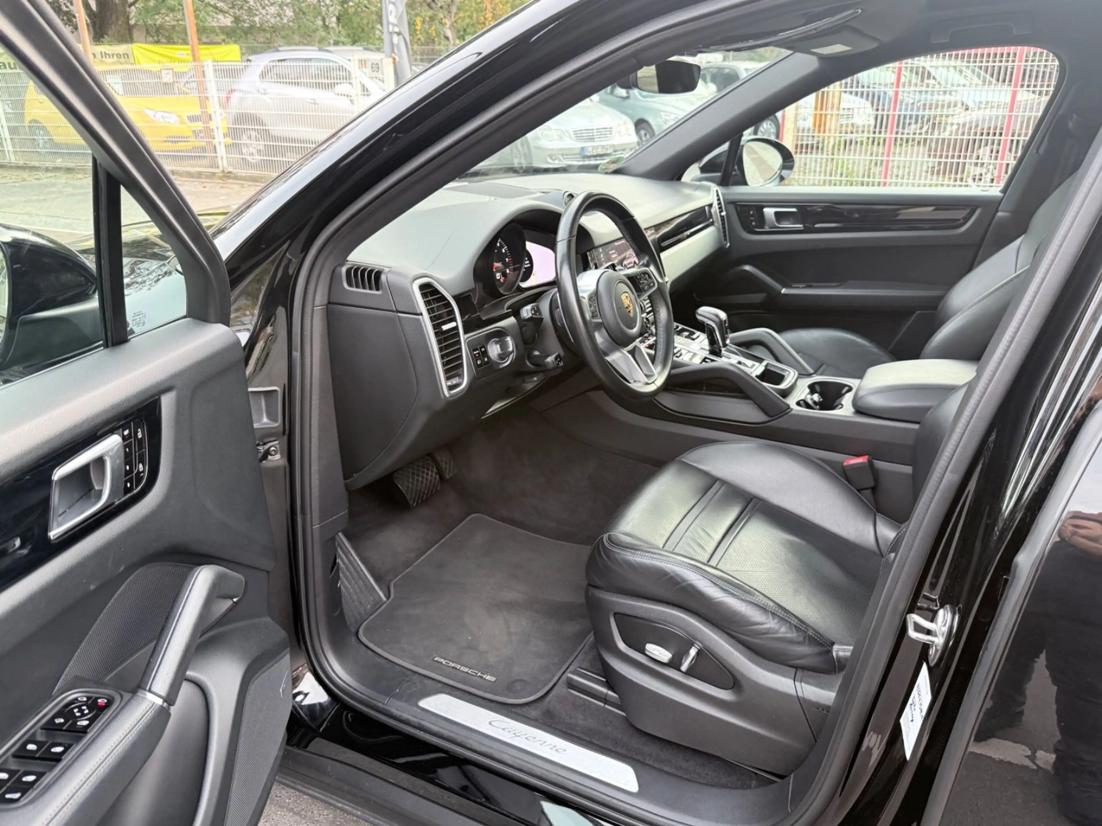 Porsche Cayenne CAYENNE COUPE *SPORT-CHRONO*APPROVED* — photo 9