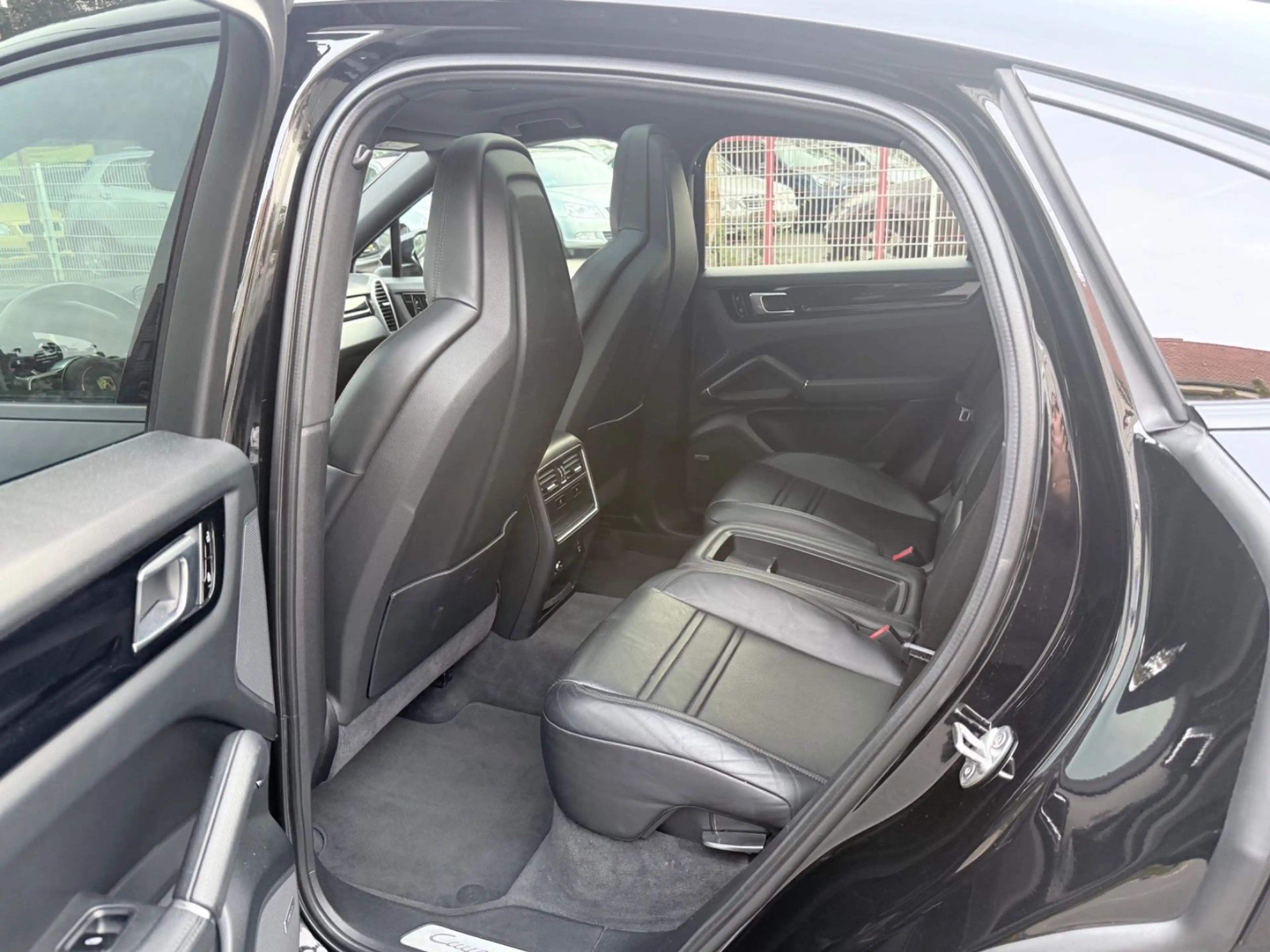 Porsche Cayenne CAYENNE COUPE *SPORT-CHRONO*APPROVED* — photo 10