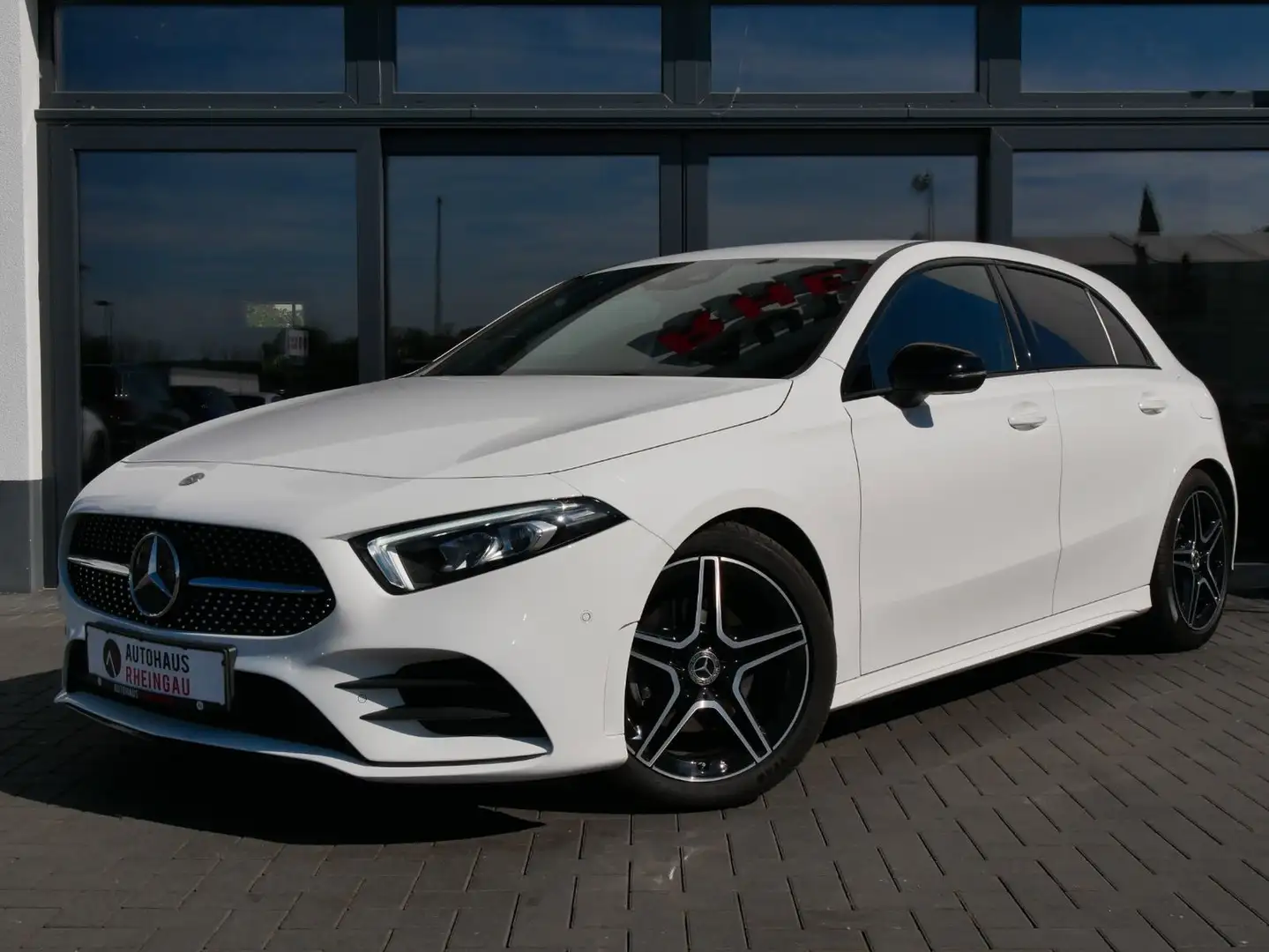 Mercedes-Benz A 180 Amg-Line  NIGHT LED RFK MBUX Blanco - 1