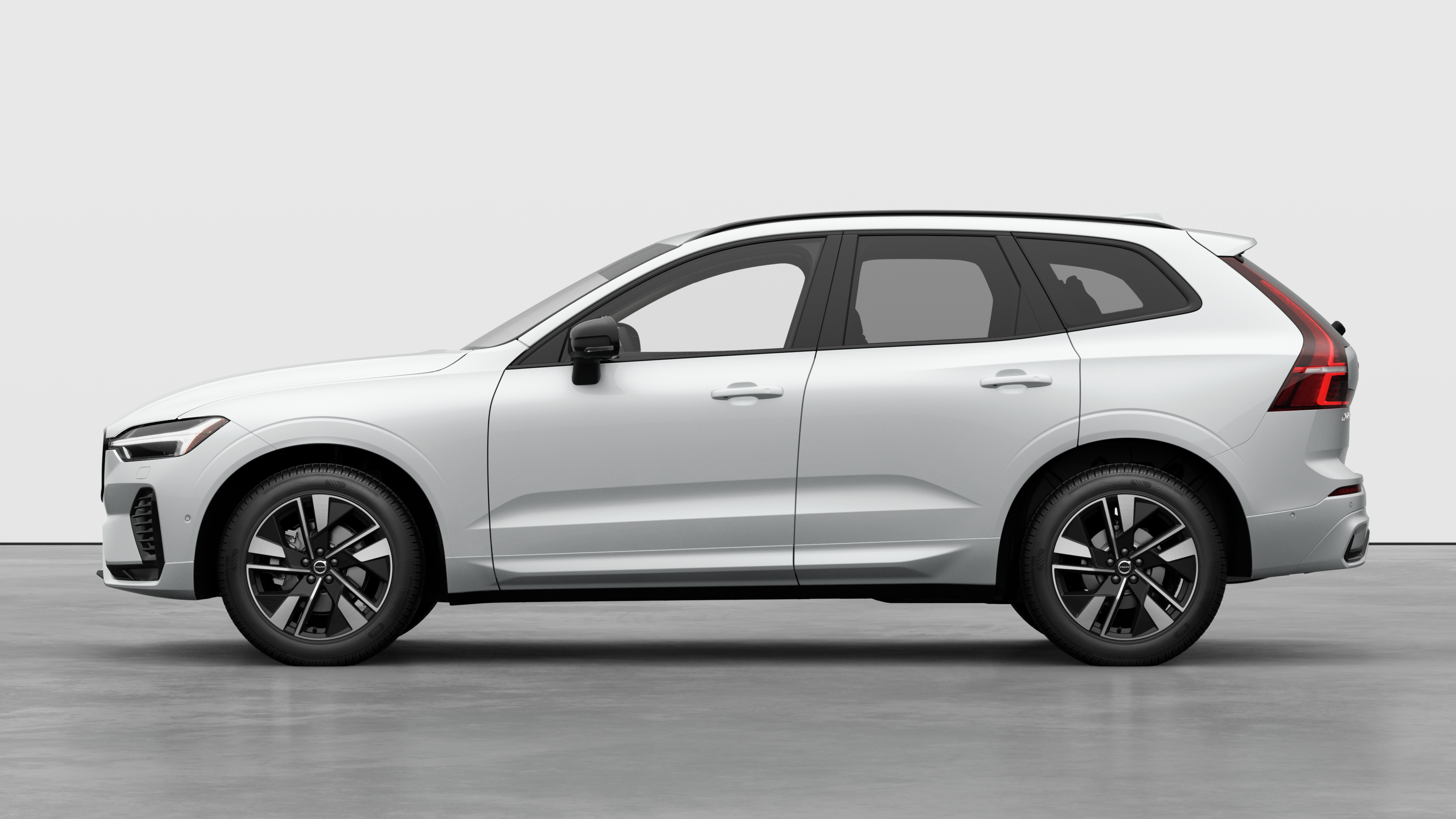 2026 Volvo XC60 B5 Plus Dark Theme thumb 8