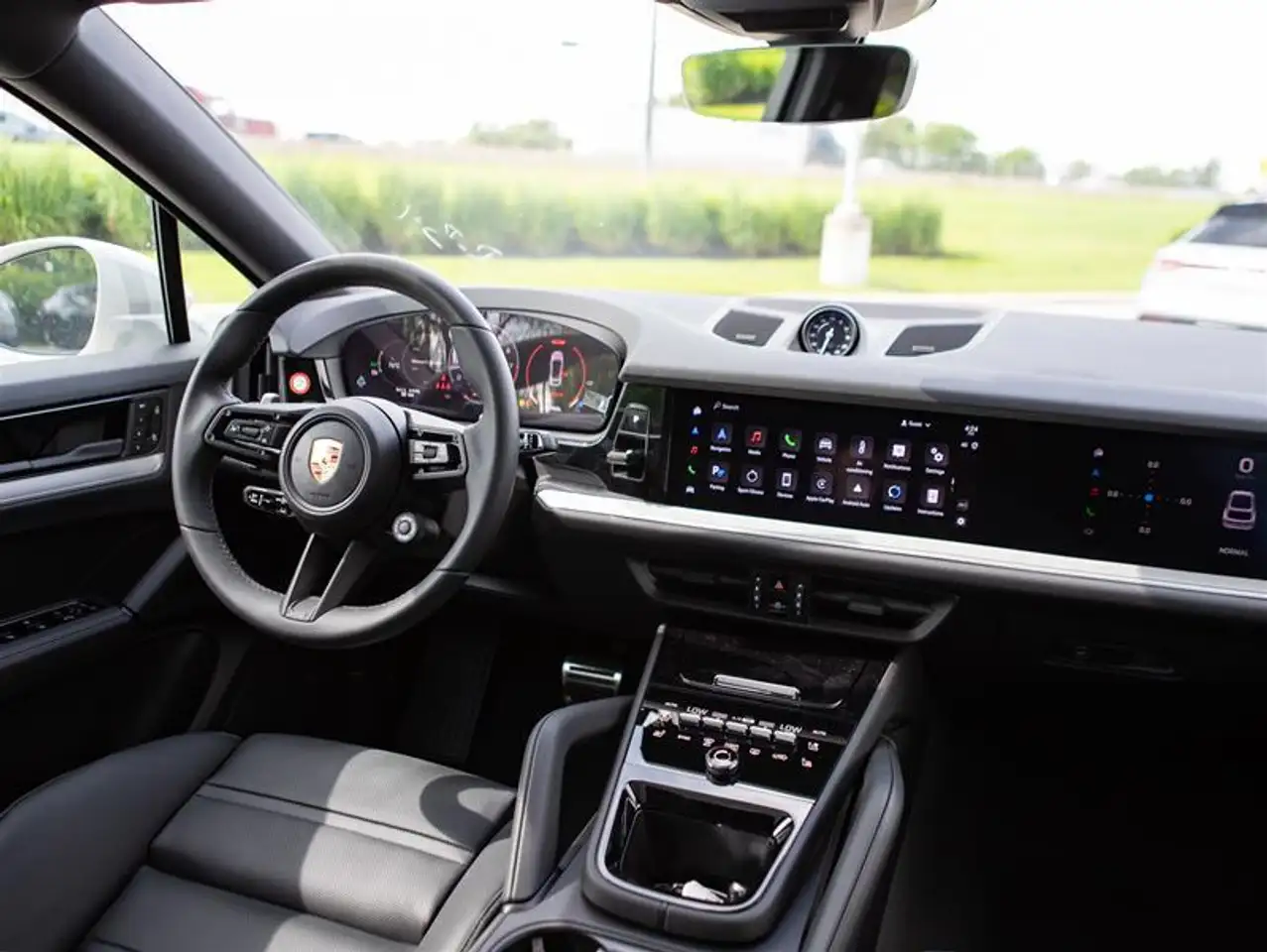 Porsche Cayenne снимка Porsche Cayenne