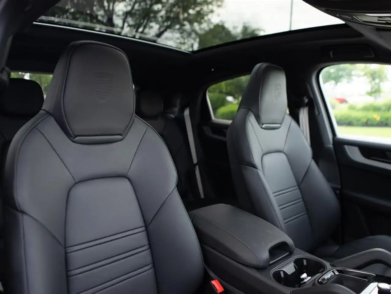 Porsche Cayenne снимка Porsche Cayenne