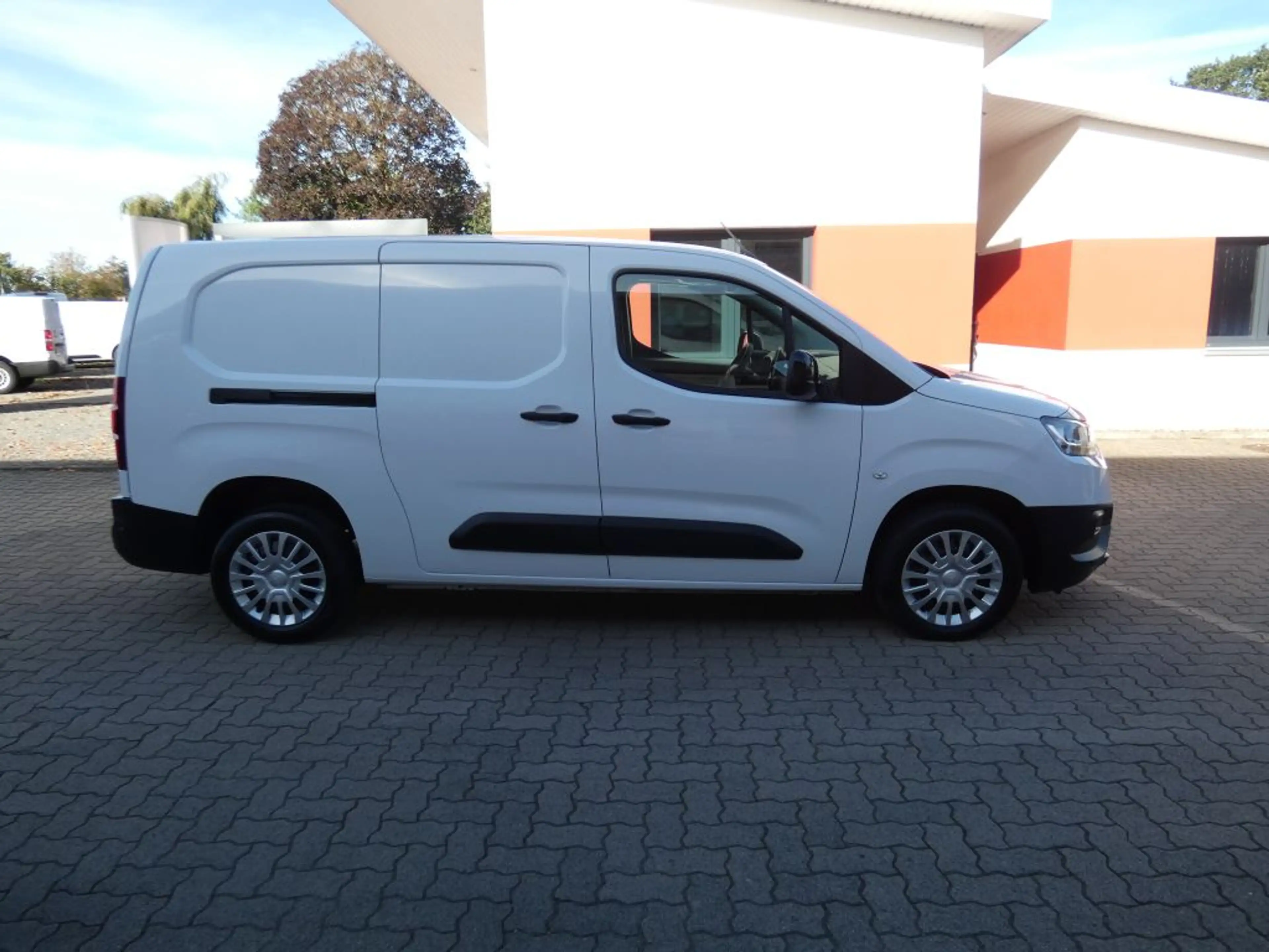 Toyota Proace City L2 1,5-l D-4D S&S Meister — photo 3