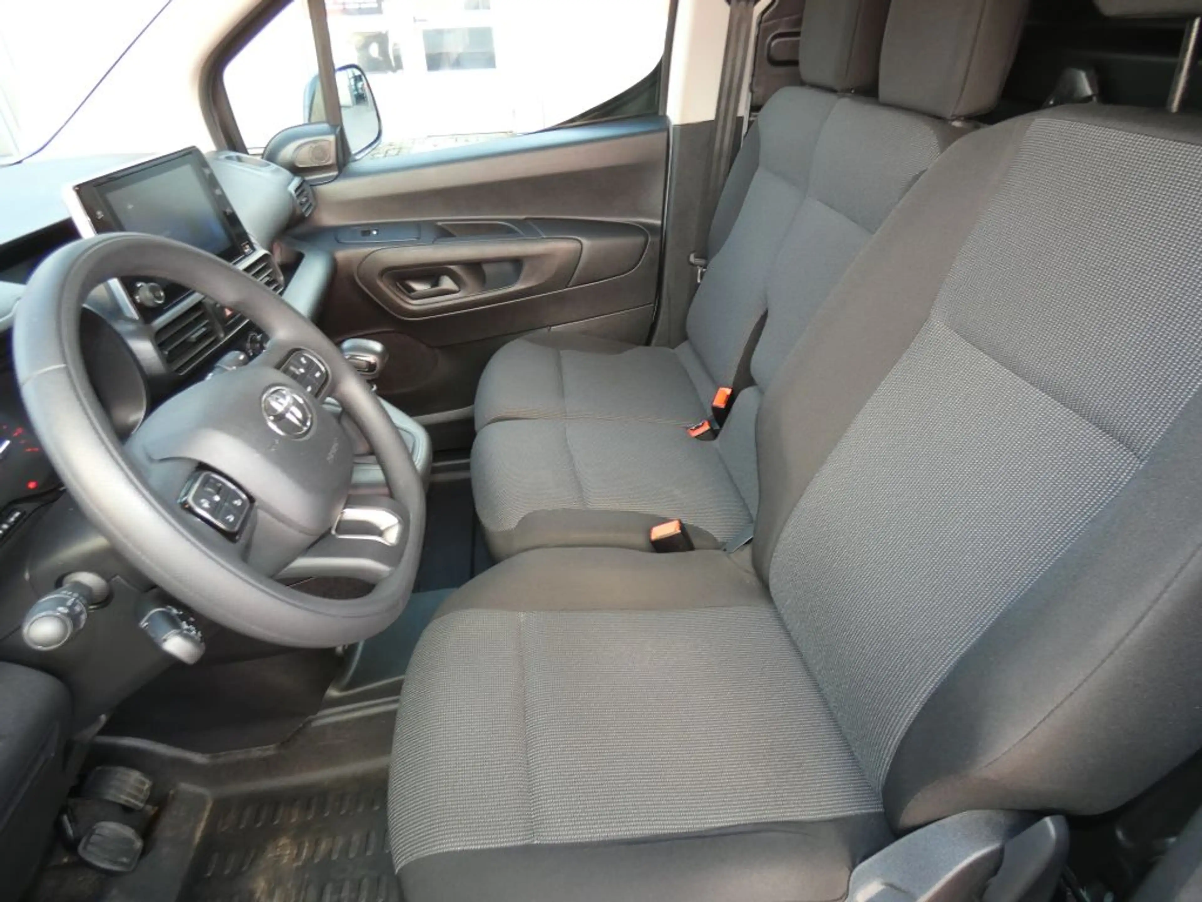 Toyota Proace City L2 1,5-l D-4D S&S Meister — photo 10