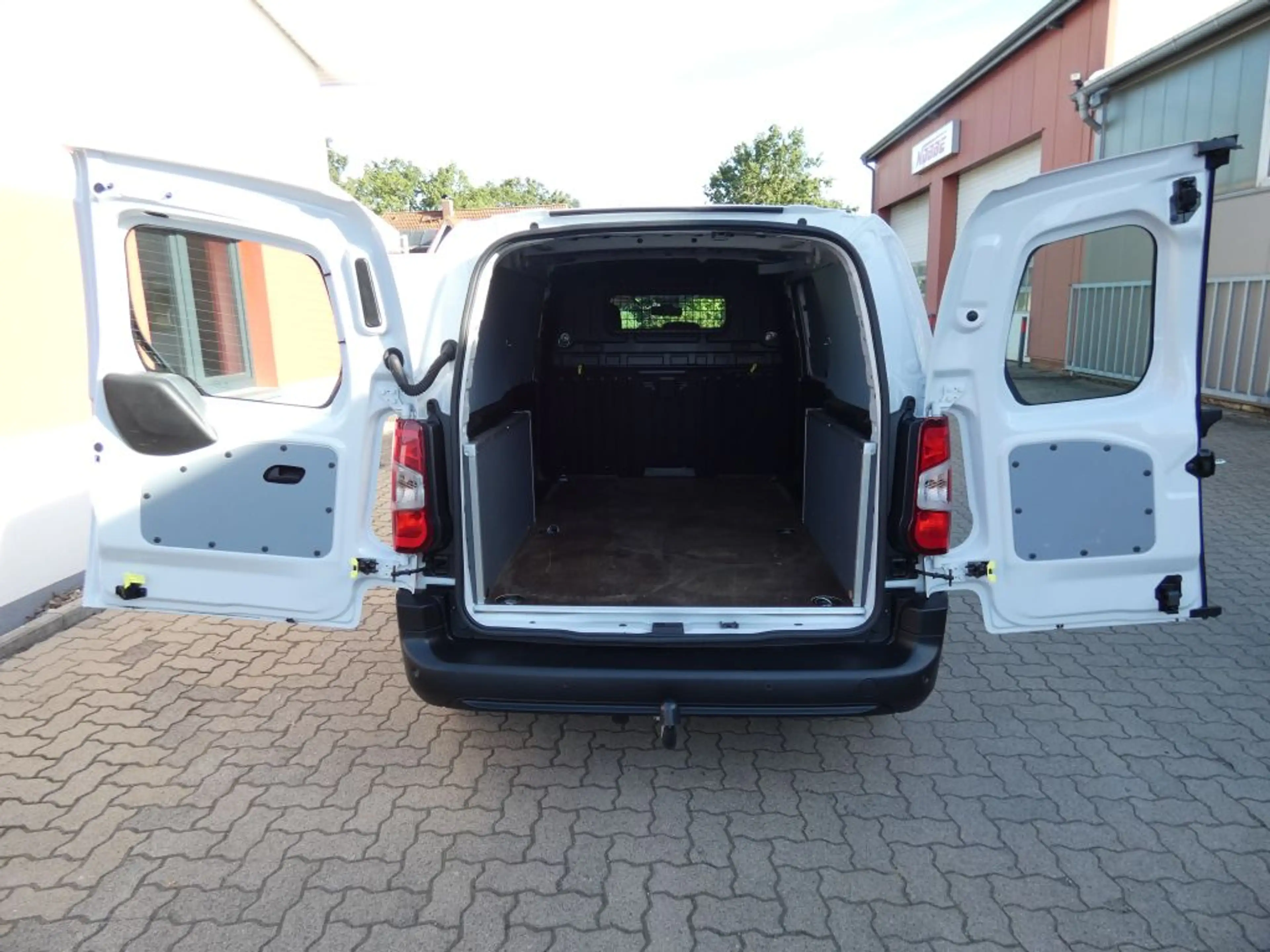 Toyota Proace City L2 1,5-l D-4D S&S Meister — photo 7
