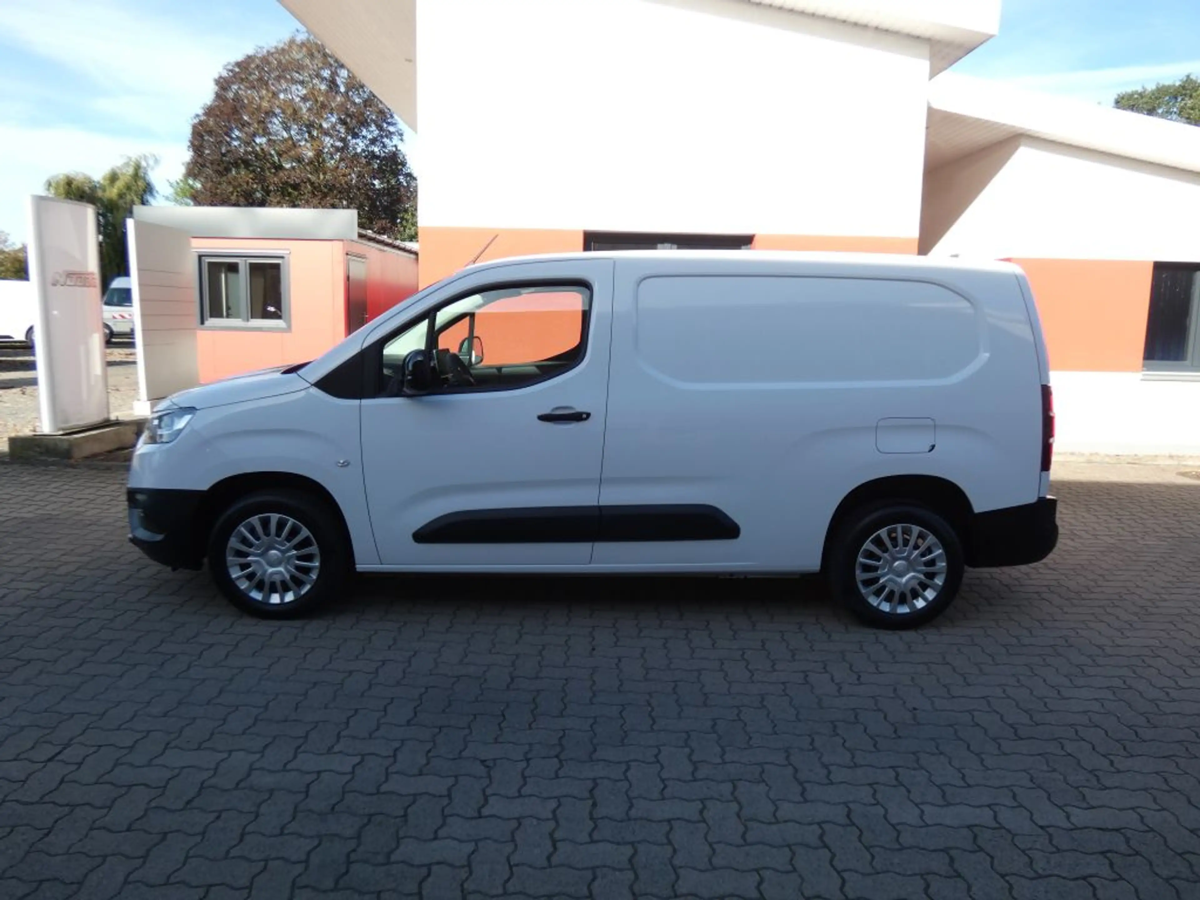 Toyota Proace City L2 1,5-l D-4D S&S Meister — photo 2