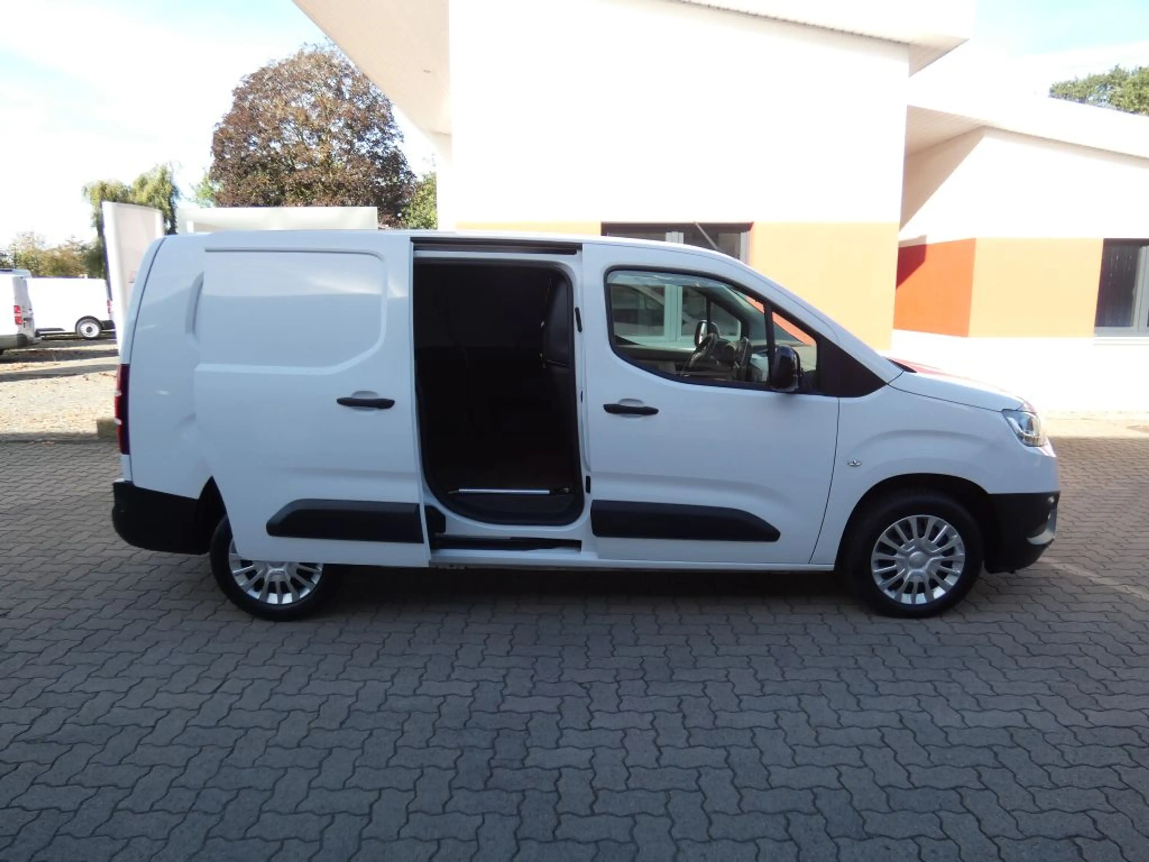 Toyota Proace City L2 1,5-l D-4D S&S Meister — photo 4