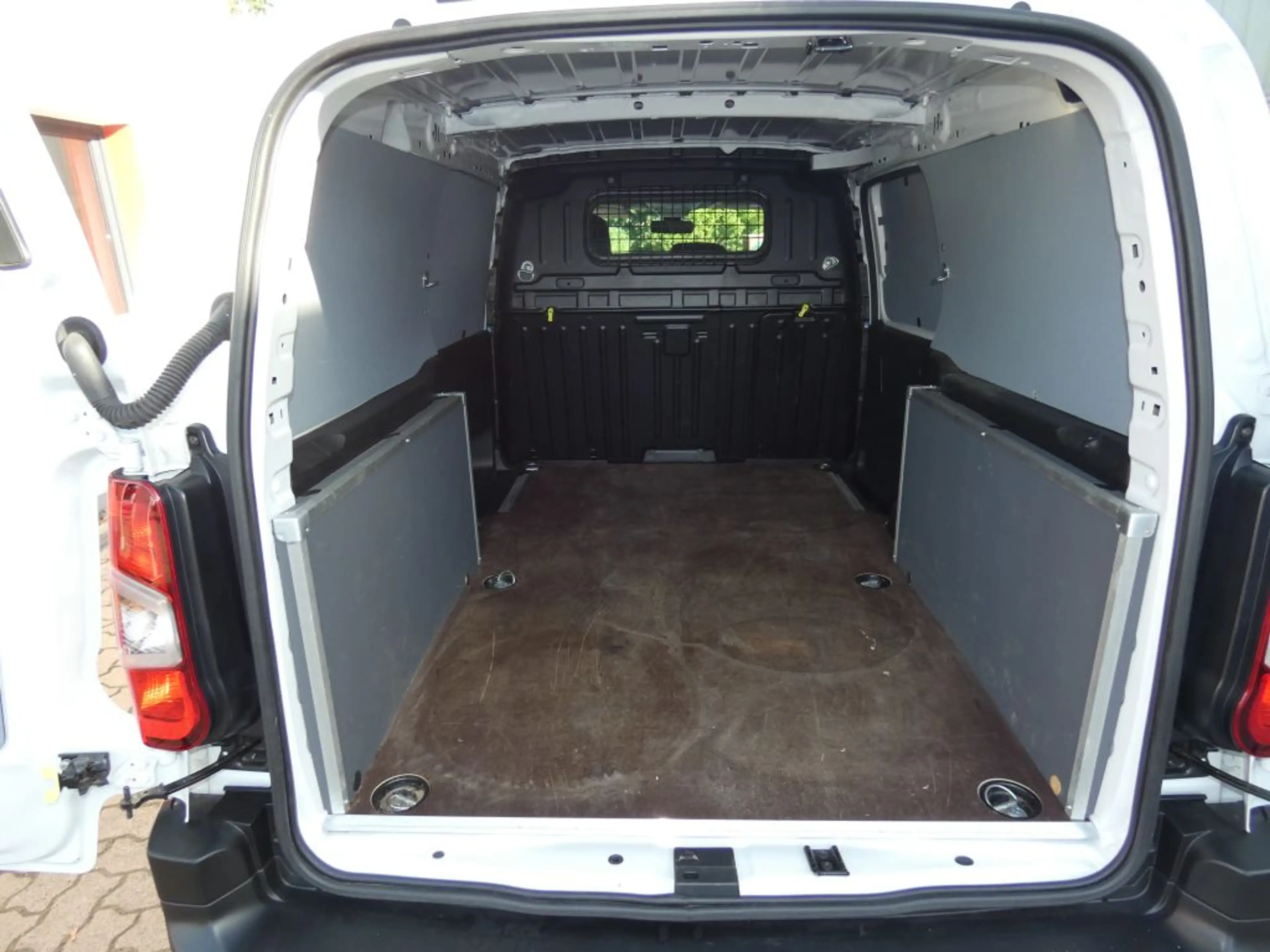 Toyota Proace City L2 1,5-l D-4D S&S Meister — photo 8