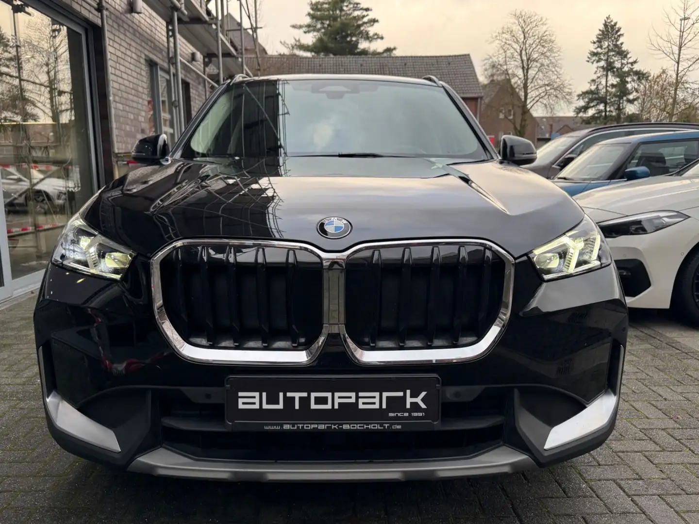 BMW X1 23dxDrive Premium-Paket DrivingAssistant+ AHK Чёрный - 2