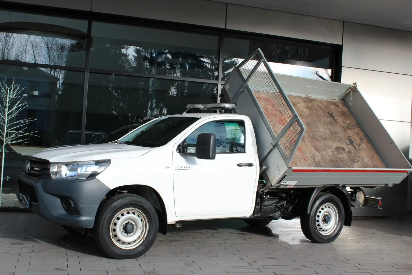 Toyota Hilux Single Cab Duty 4x4 Dreiseitenkipper Weiß - 1