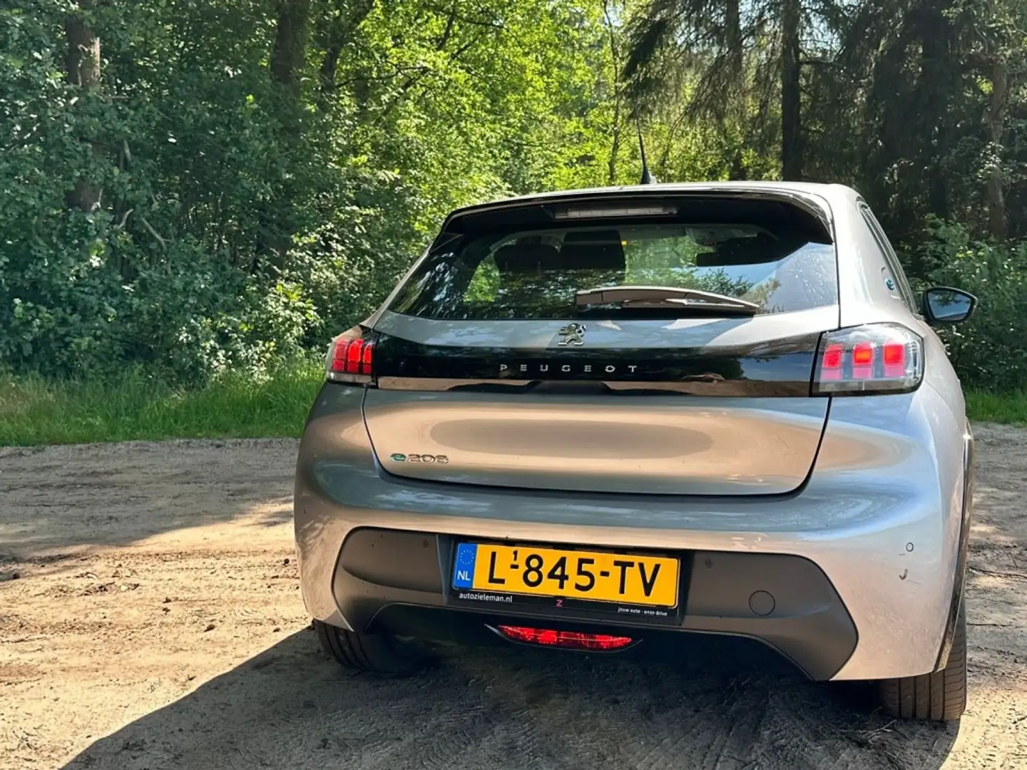 Peugeot 208 e-208 Active Pack 50 kWh - Carplay, Stoelverwarmin Grijs - 2