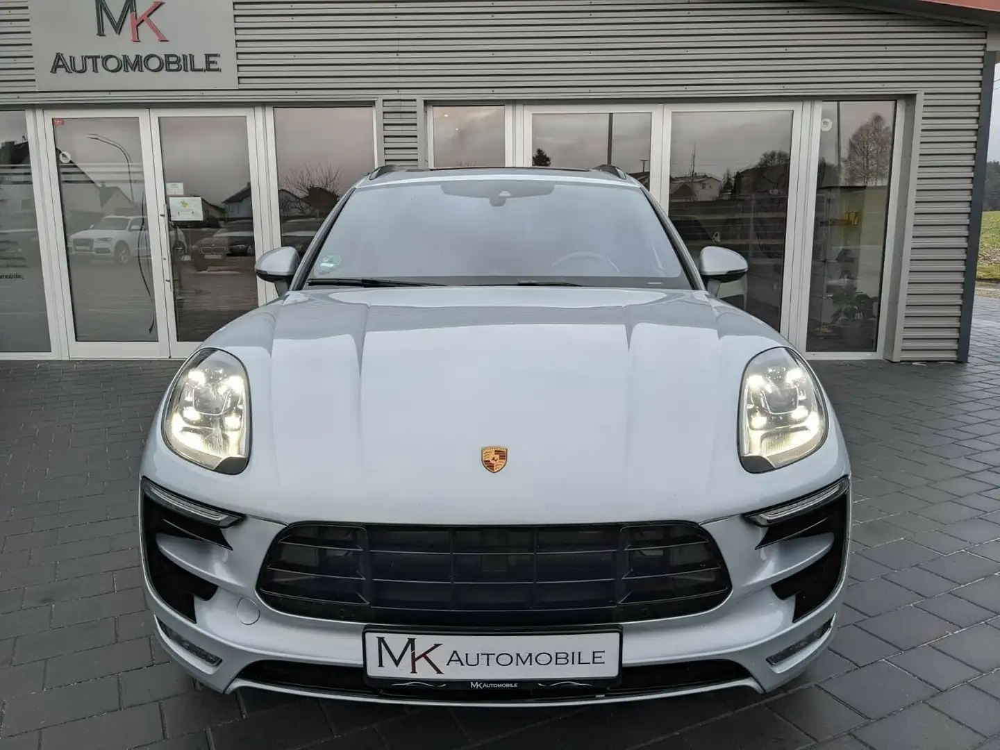 Porsche Macan Turbo Performance Argento - 2